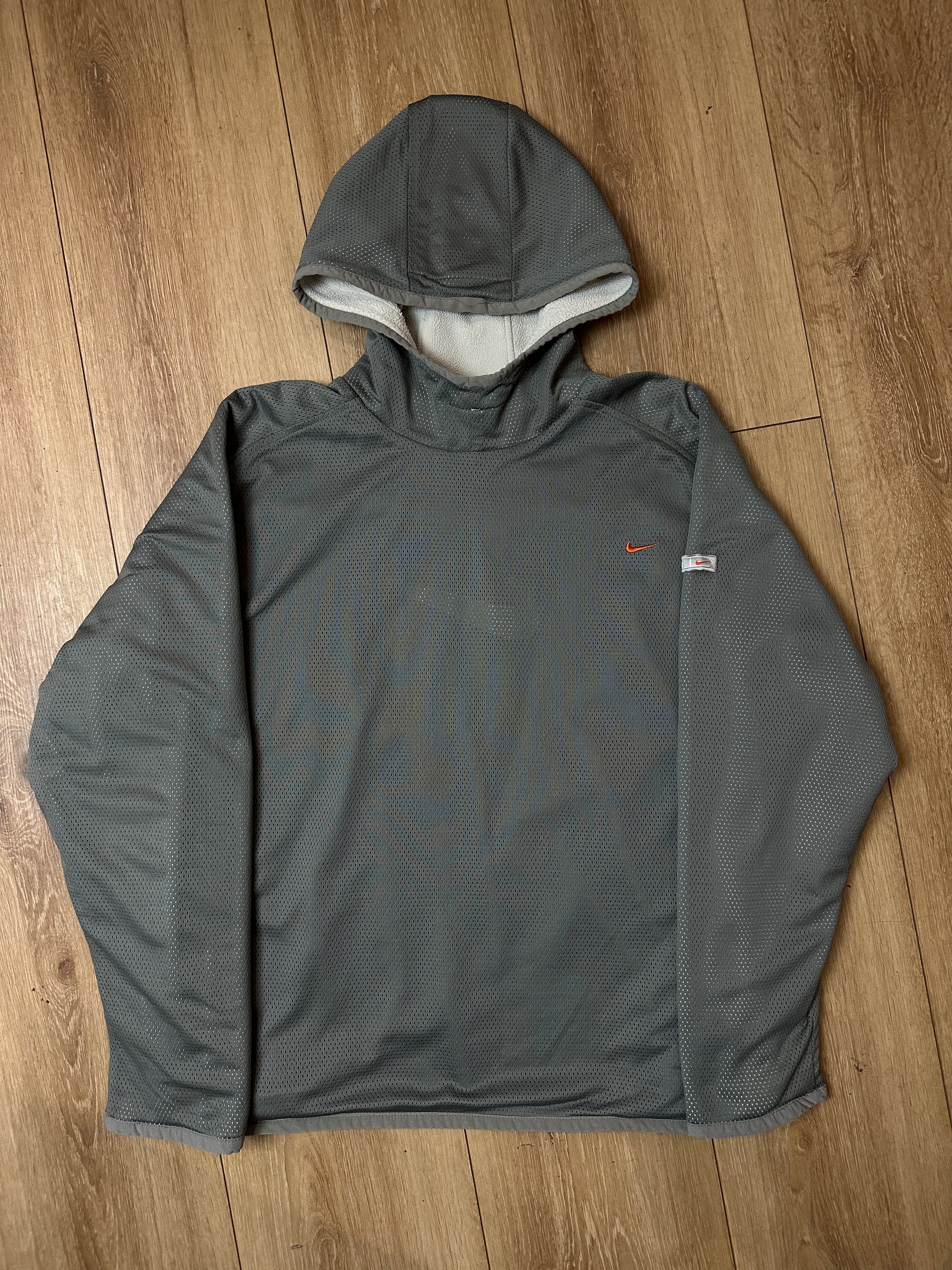 Produktbild Vintage Nike Double Layered Hoodie von vorne 