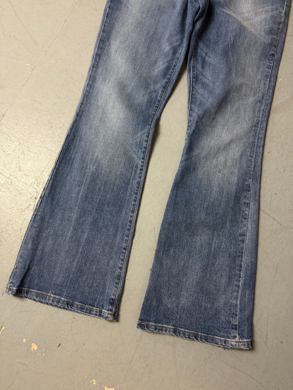 Eine blaue Levi’s denim im bootcut Schnitt in Größe M