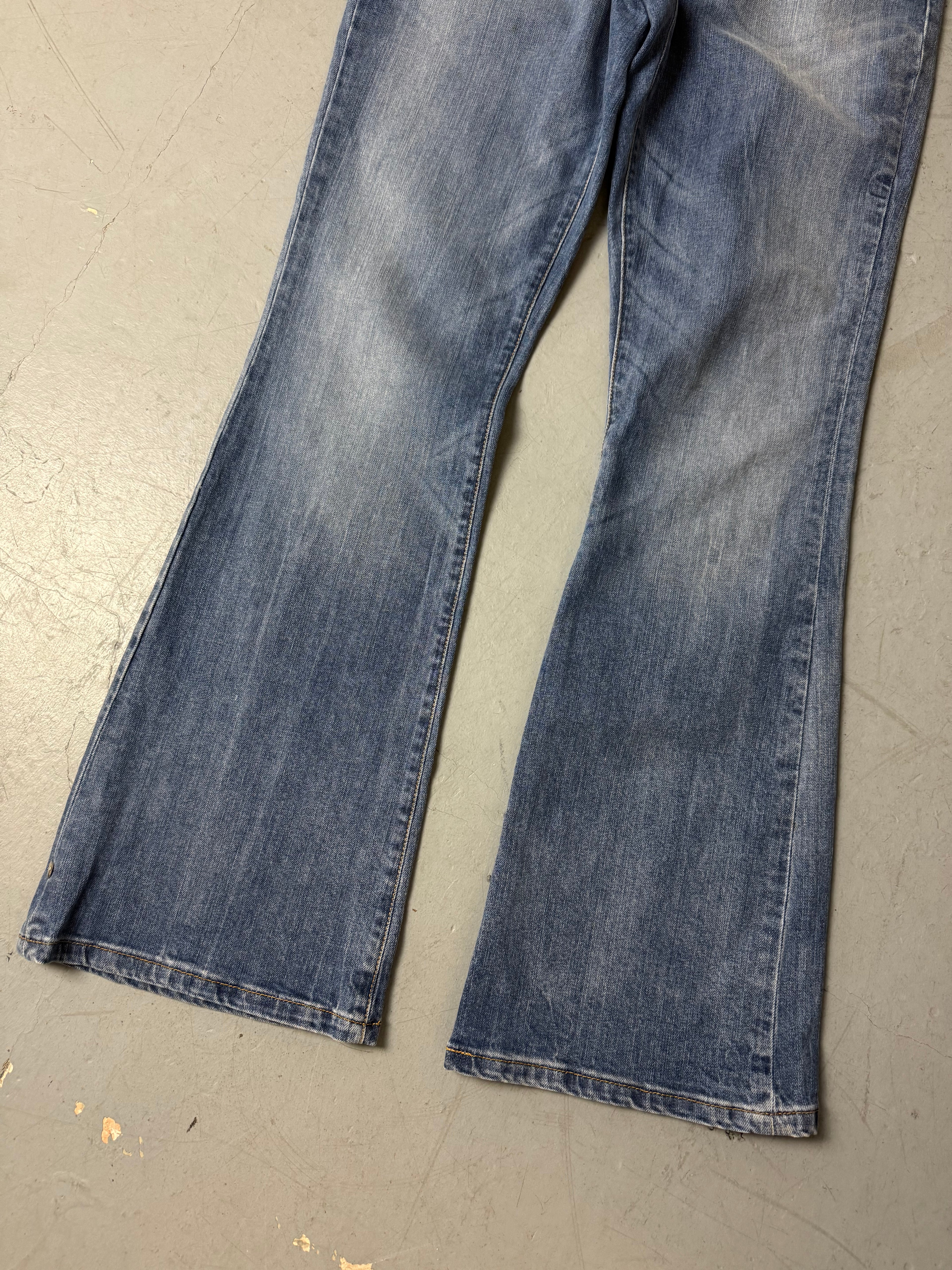 Eine blaue Levi’s denim im bootcut Schnitt in Größe M