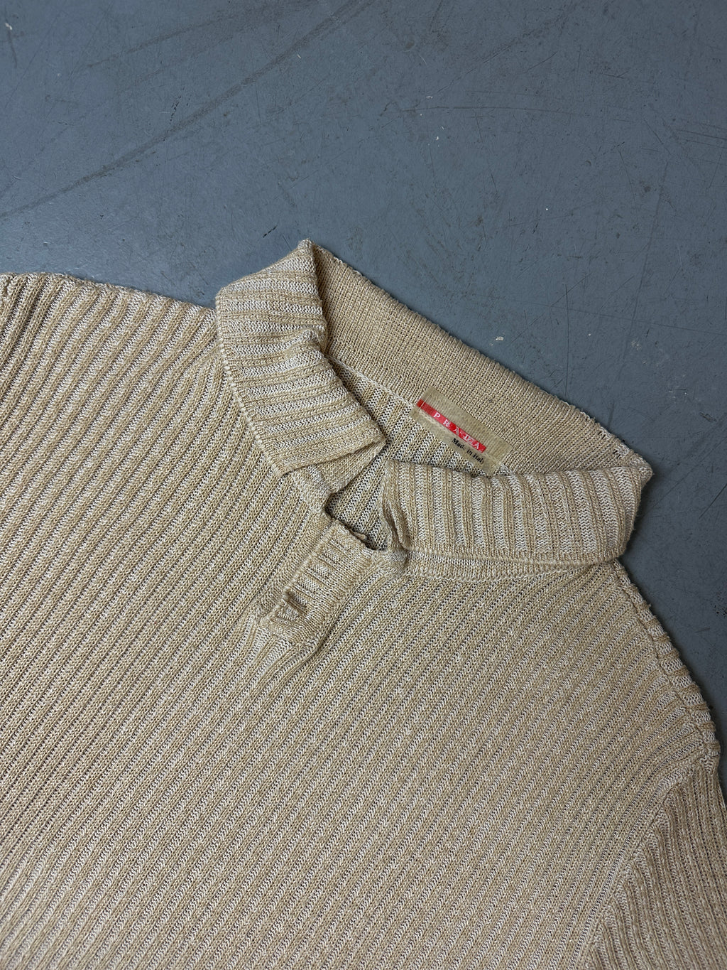Detailbild von Vintage Beige Prada Knit Tee von vorne