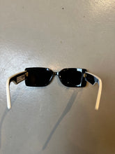 Laden Sie das Bild in den Galerie-Viewer, Christian Dior Pacific Sunglasses