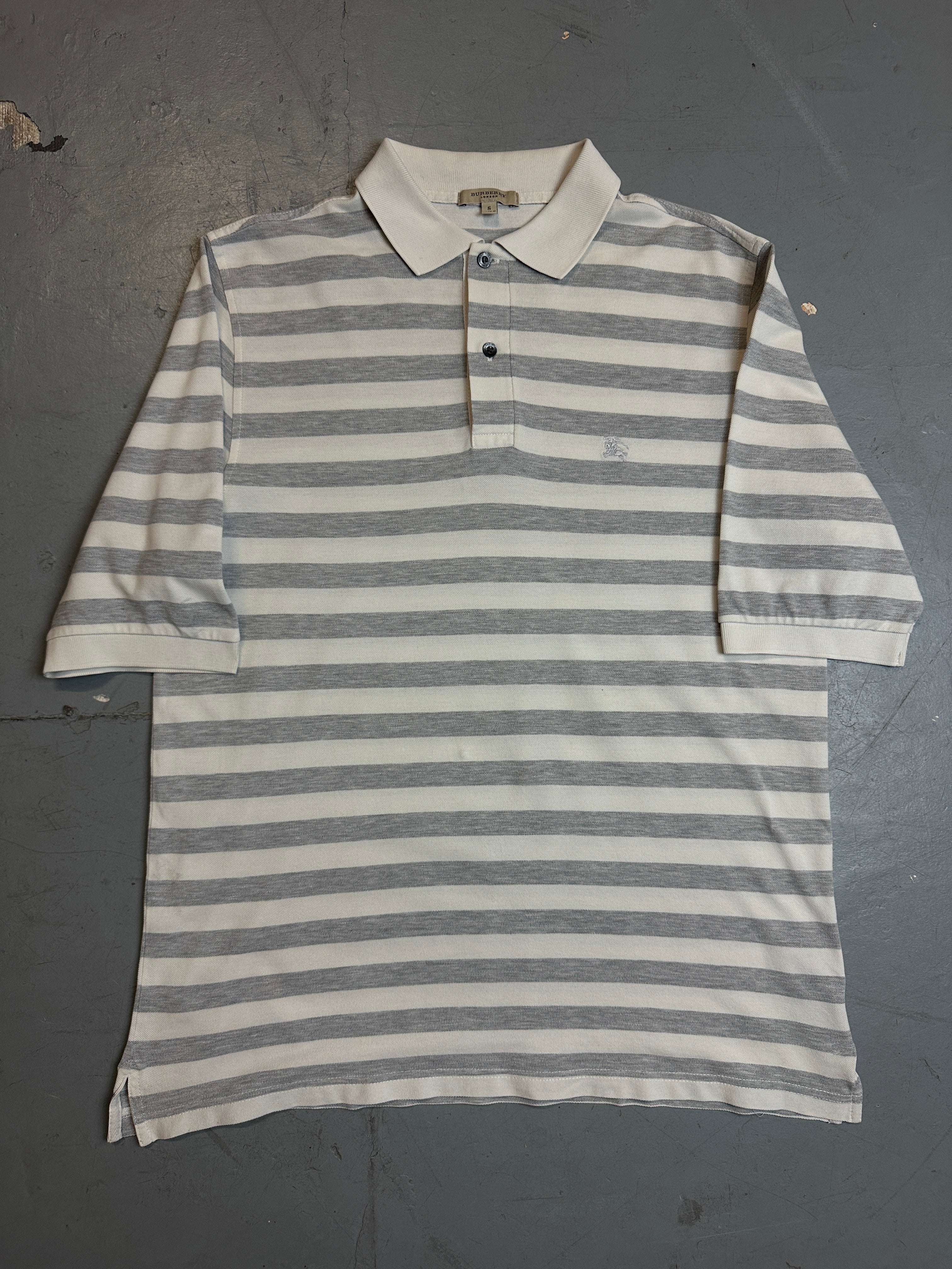 Vintage Burberry Grey/White Striped Polo Shirt für Herren. Y2K Second Hand 2000s Fashion