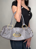 Tragebild von einer Vintage CNTY BAGS Guess Grey Crocodile Optic Baguette Bag 
