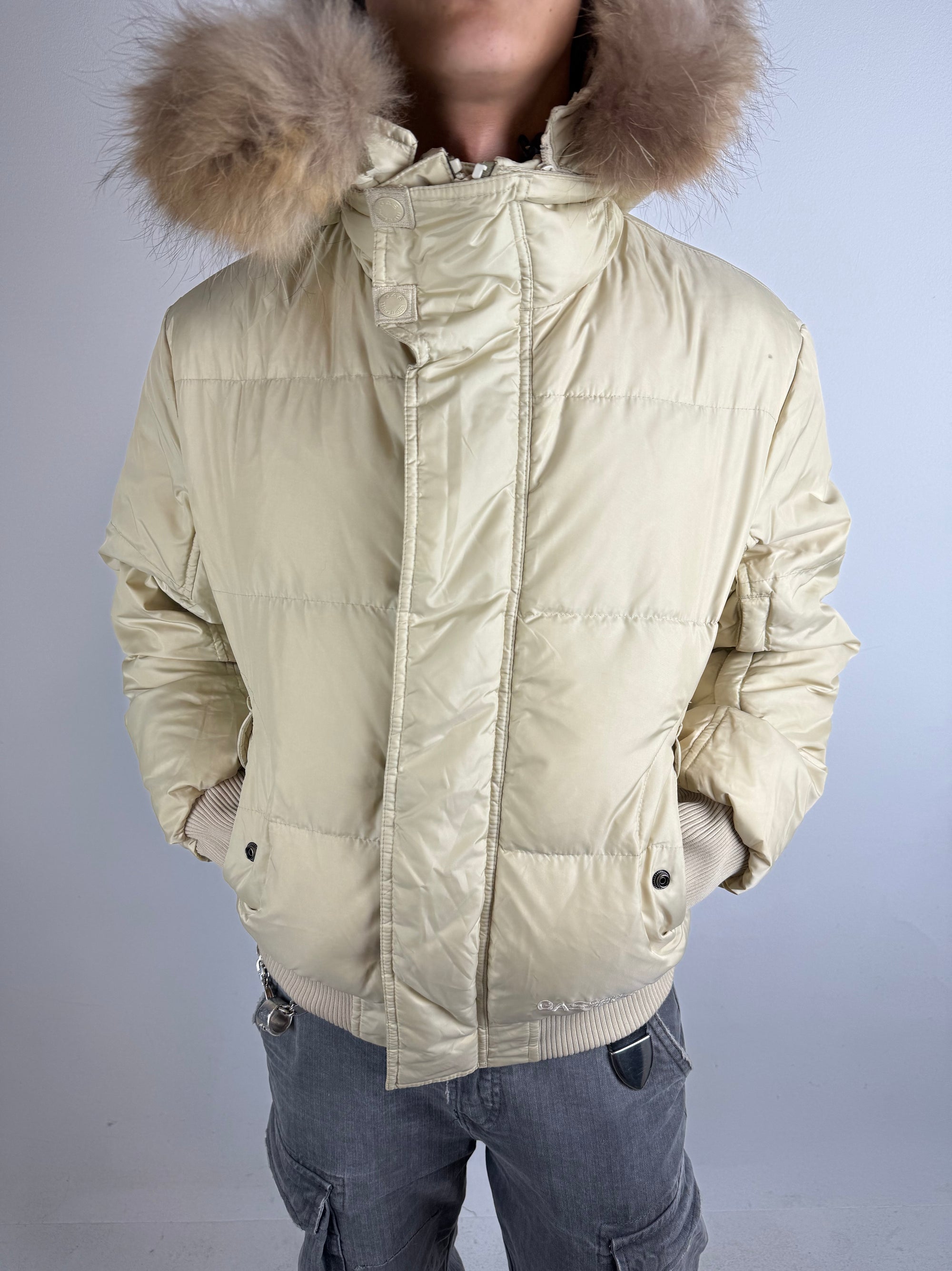 Tragebild von Vintage GAS Y2K Beige Puffer Jacket with Fur Hood M von vorne