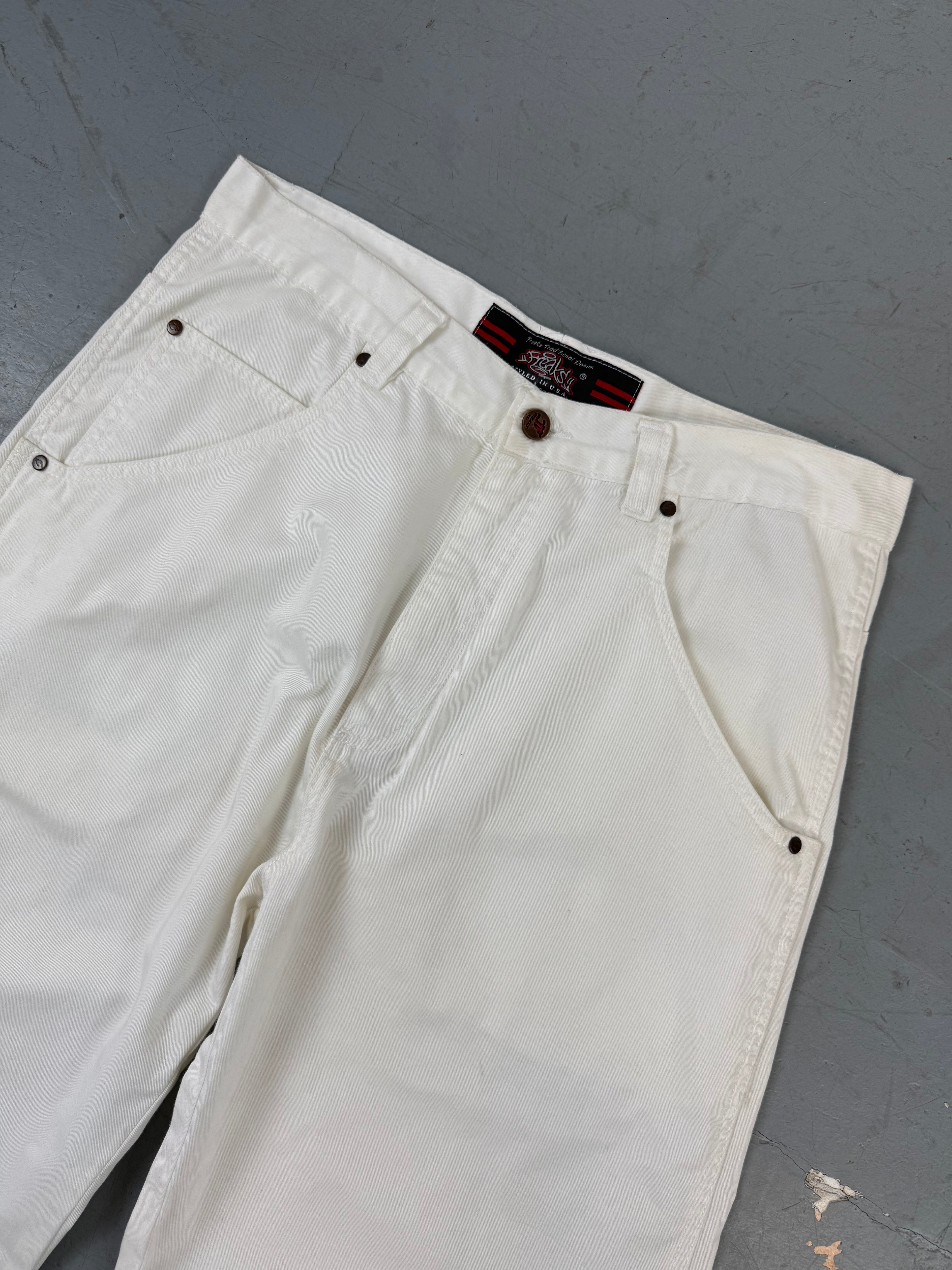 Vintage Freaks Baggy White Hip Hop Shorts für Männer. Secondhand Y2K 2000s Fashion