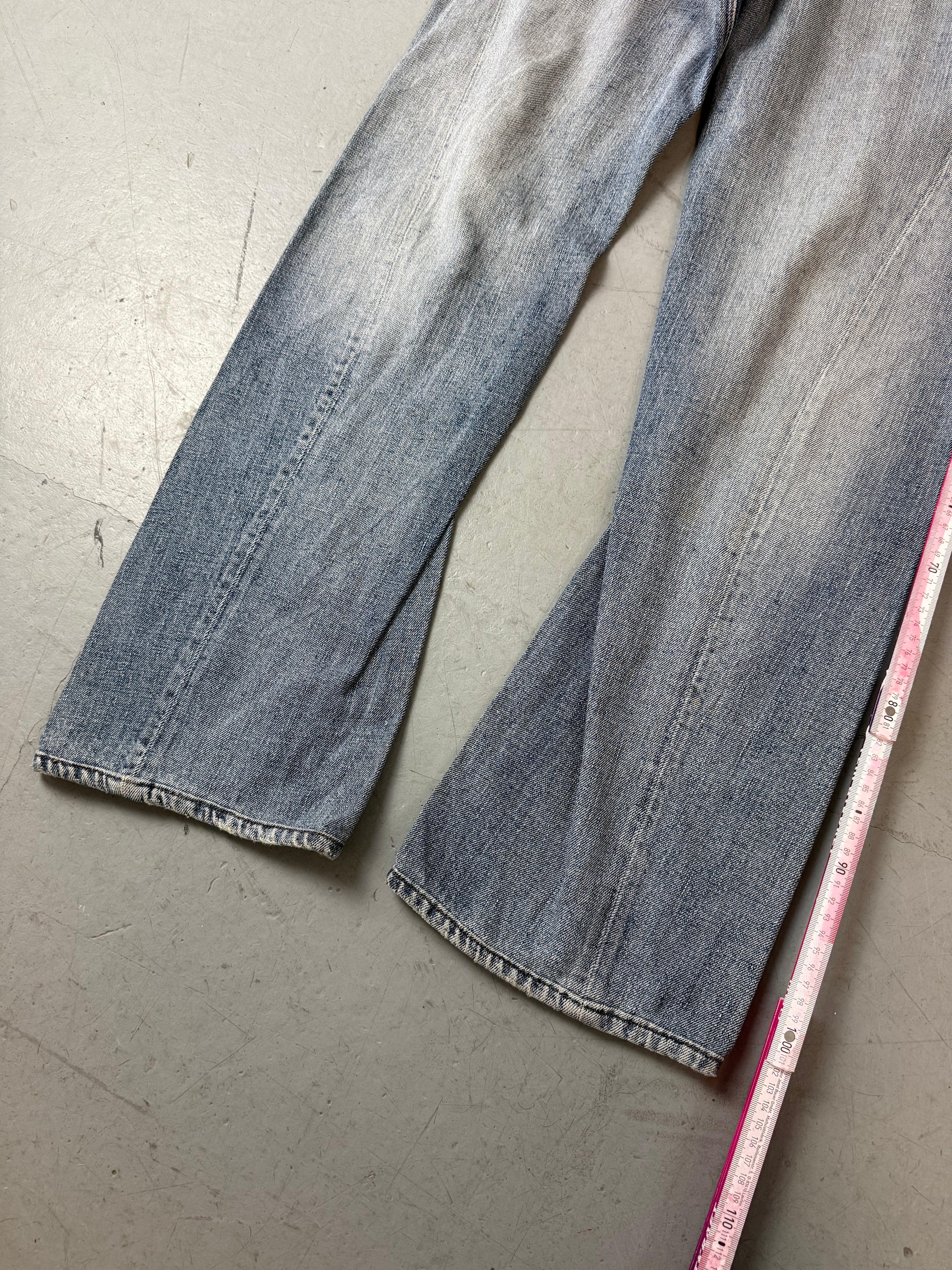 Vintage Levis Engineered Light Blue Baggy Denim für Herren. Y2K Second Hand 2000s Fashion