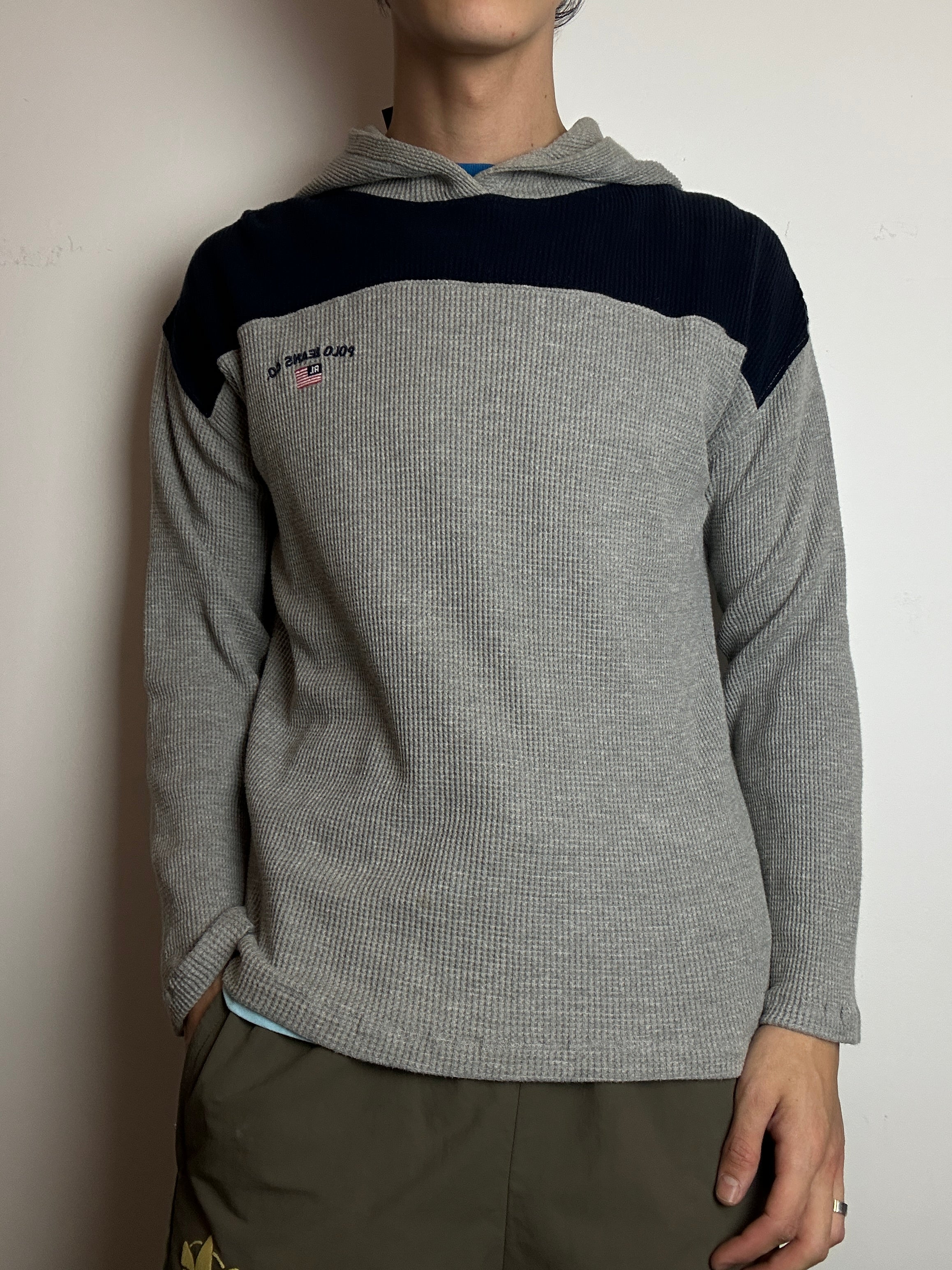 Tragebild von einem Vintage Polo Jeans Hoodie von vorne