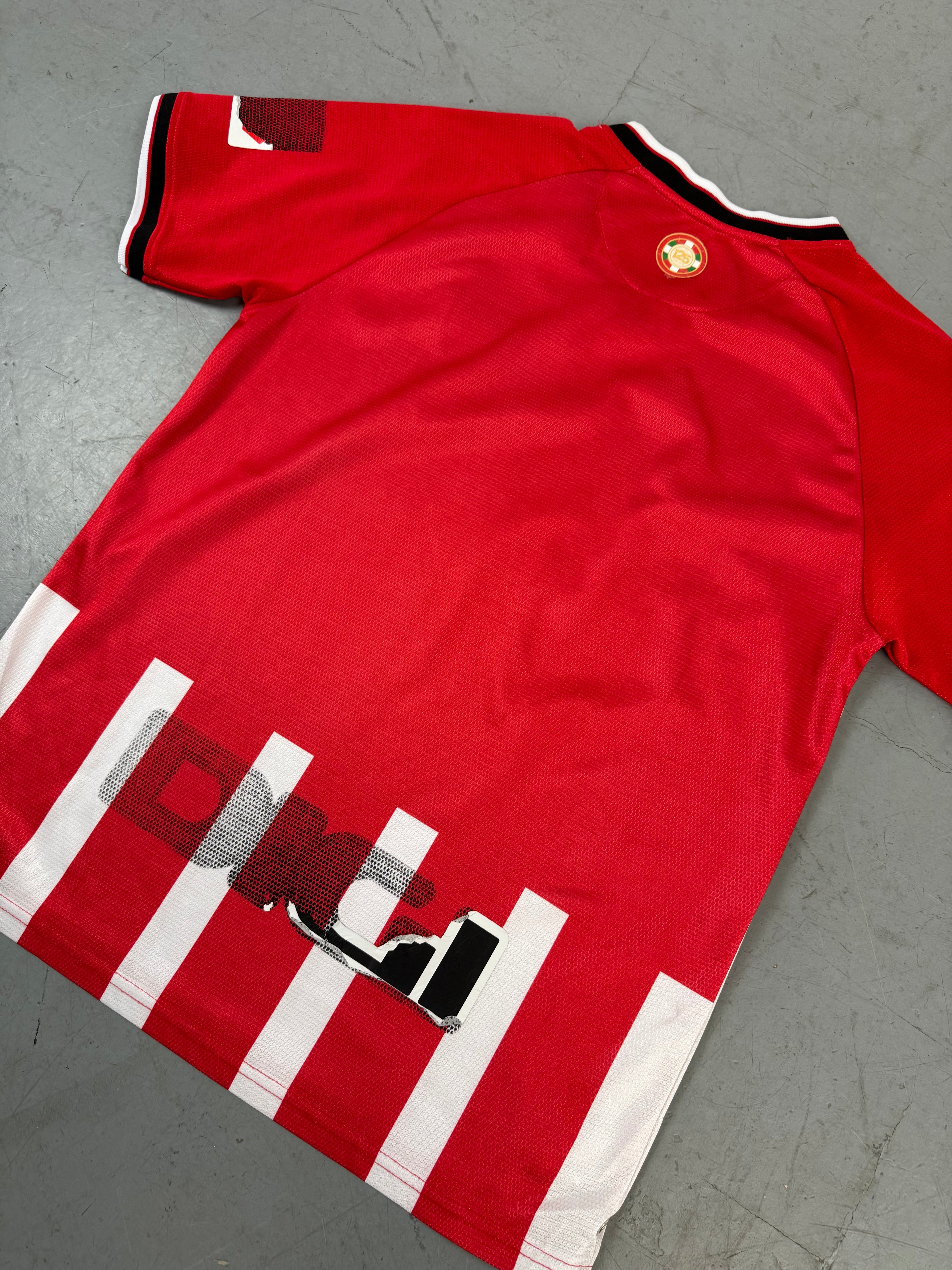 Vintage Castore Athletic Club Home Jersey für Männer. Secondhand Y2K 2000s Fashion