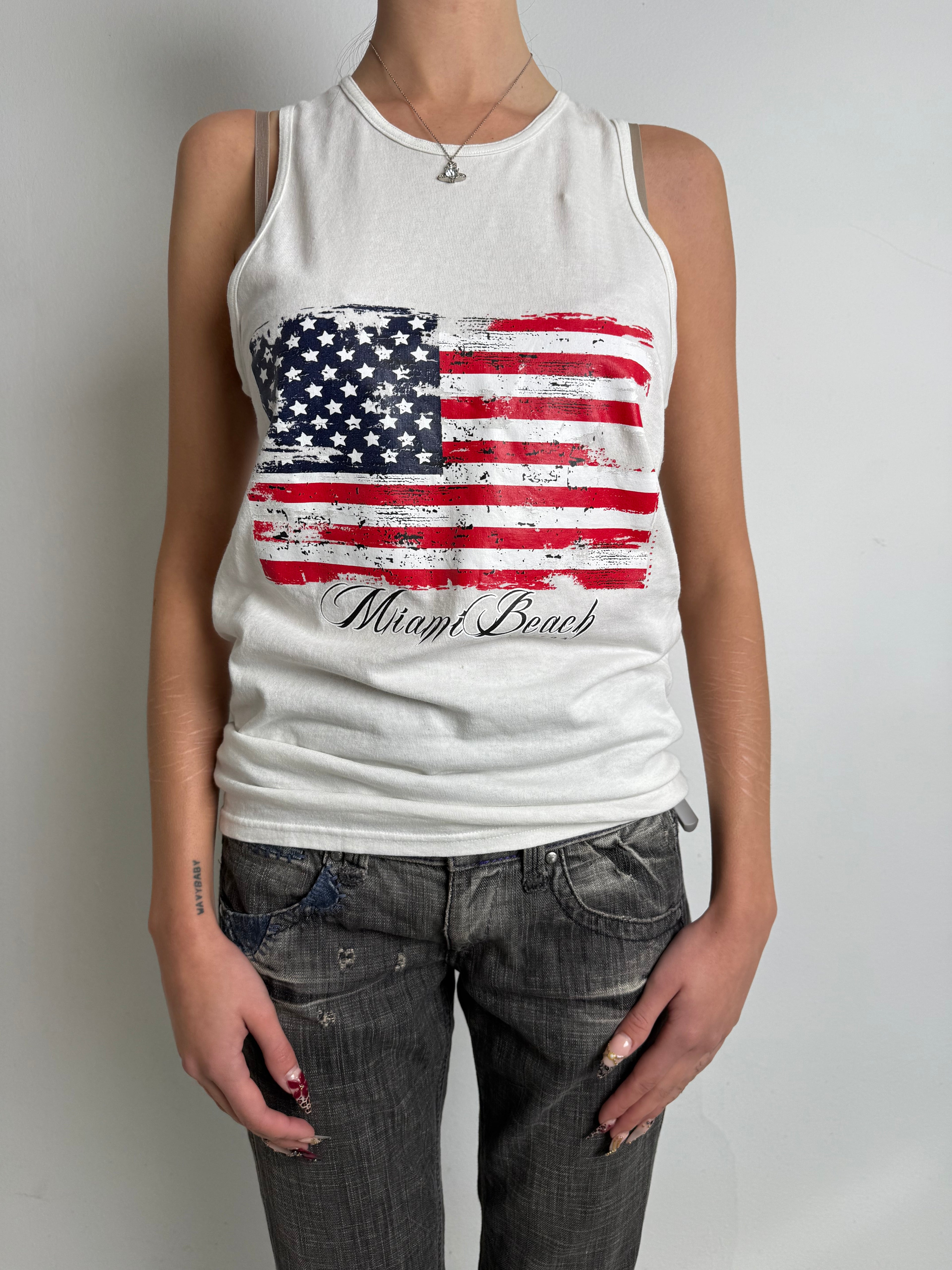 Tragebild von Vintage Miami Beach Printed White Tank Top M/L von vorne