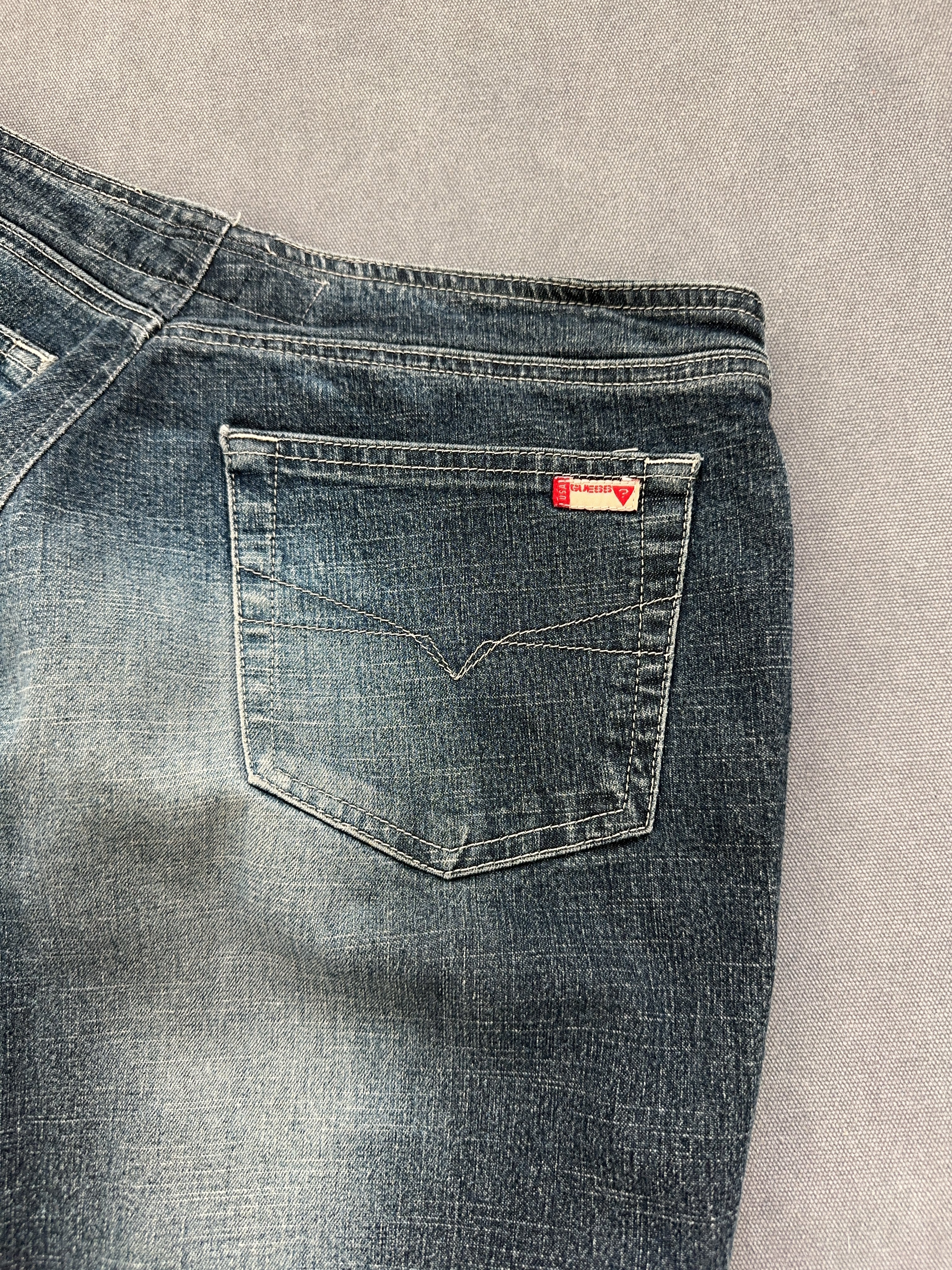 Vintage Guess Jeans (M/L)