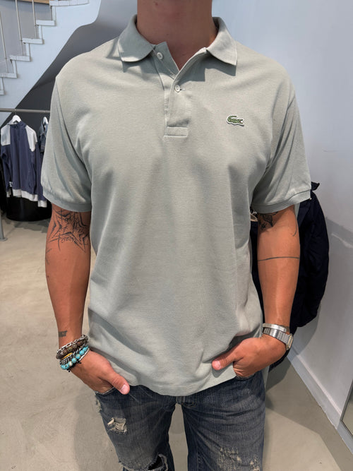 Vintage Lacoste Poloshirt für Herren. Y2K Second Hand 2000s Fashion.