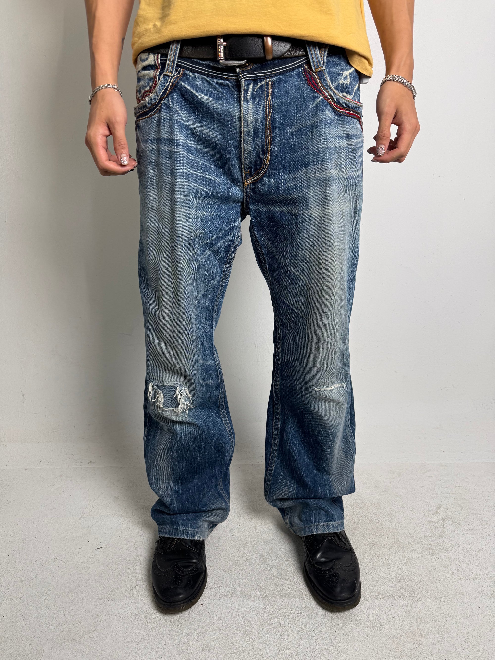 Tragebild von einer Vintage Red Pepper Baggy Stright Leg Jeans von vorne