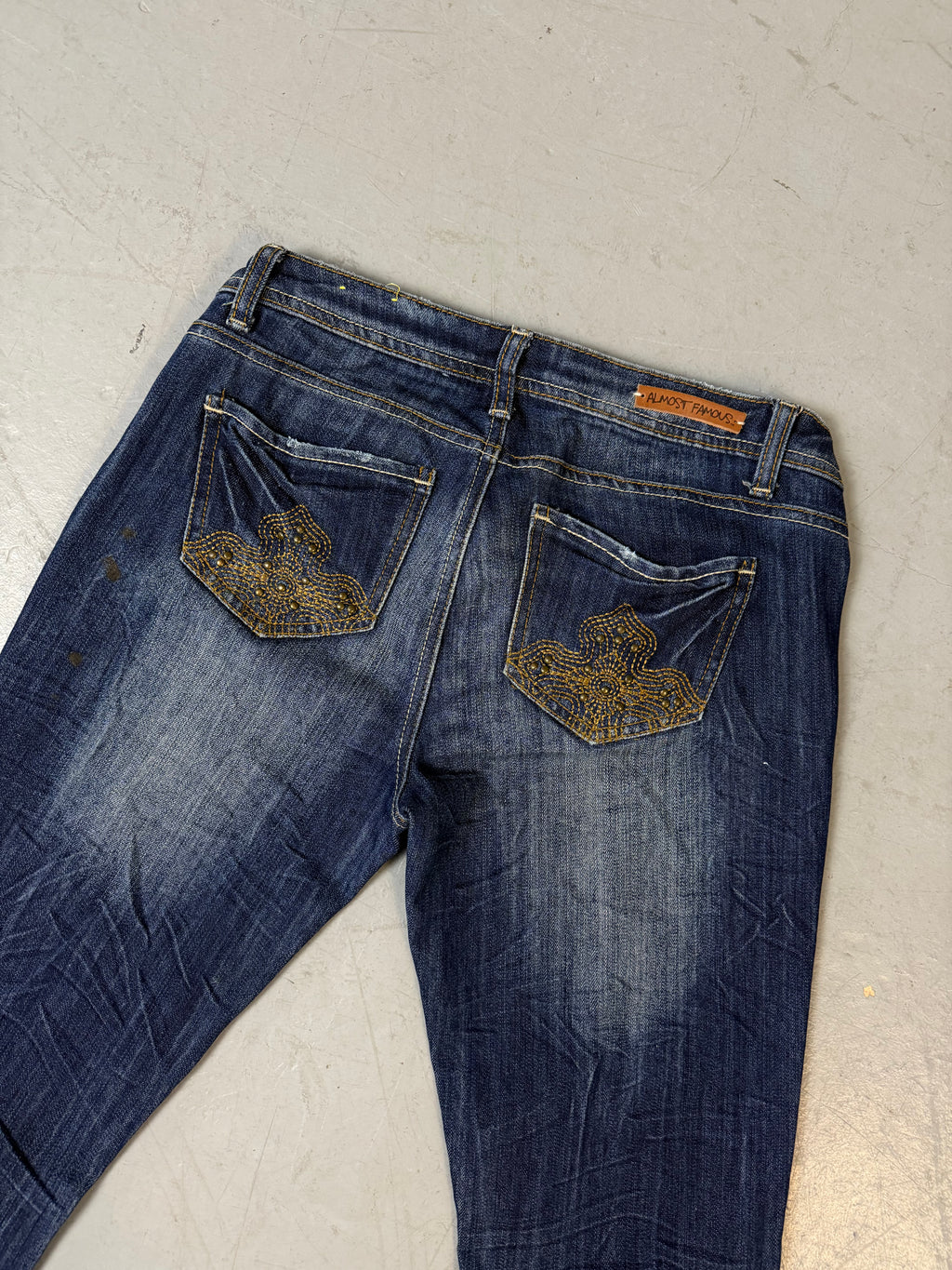 Eine dunkelblaue low waist denim bootcut von almost famous in S