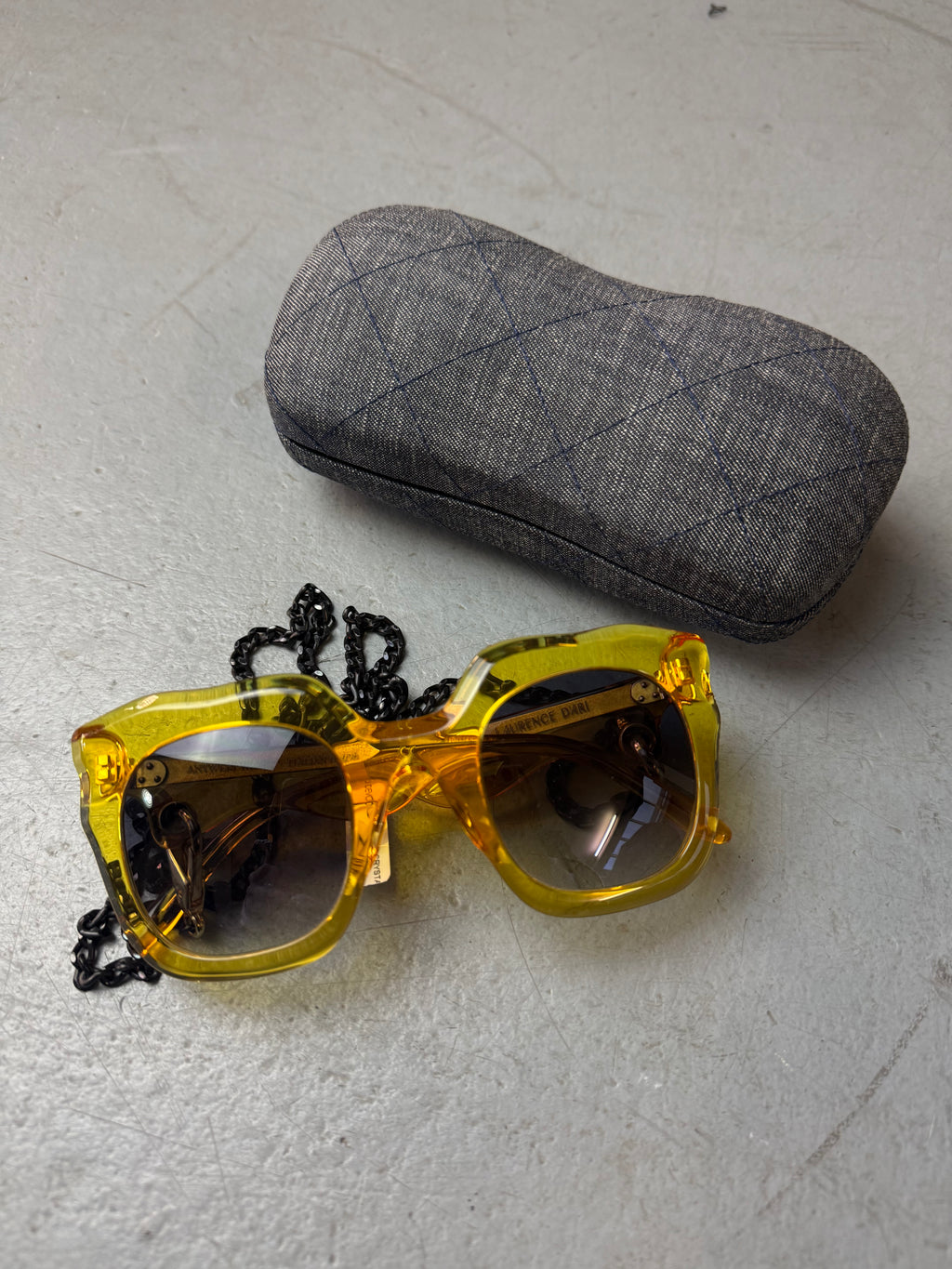 Laurence D‘Ari Yellow Sunglasses with Chain. Unisex. Y2K 2000s Fashion.
