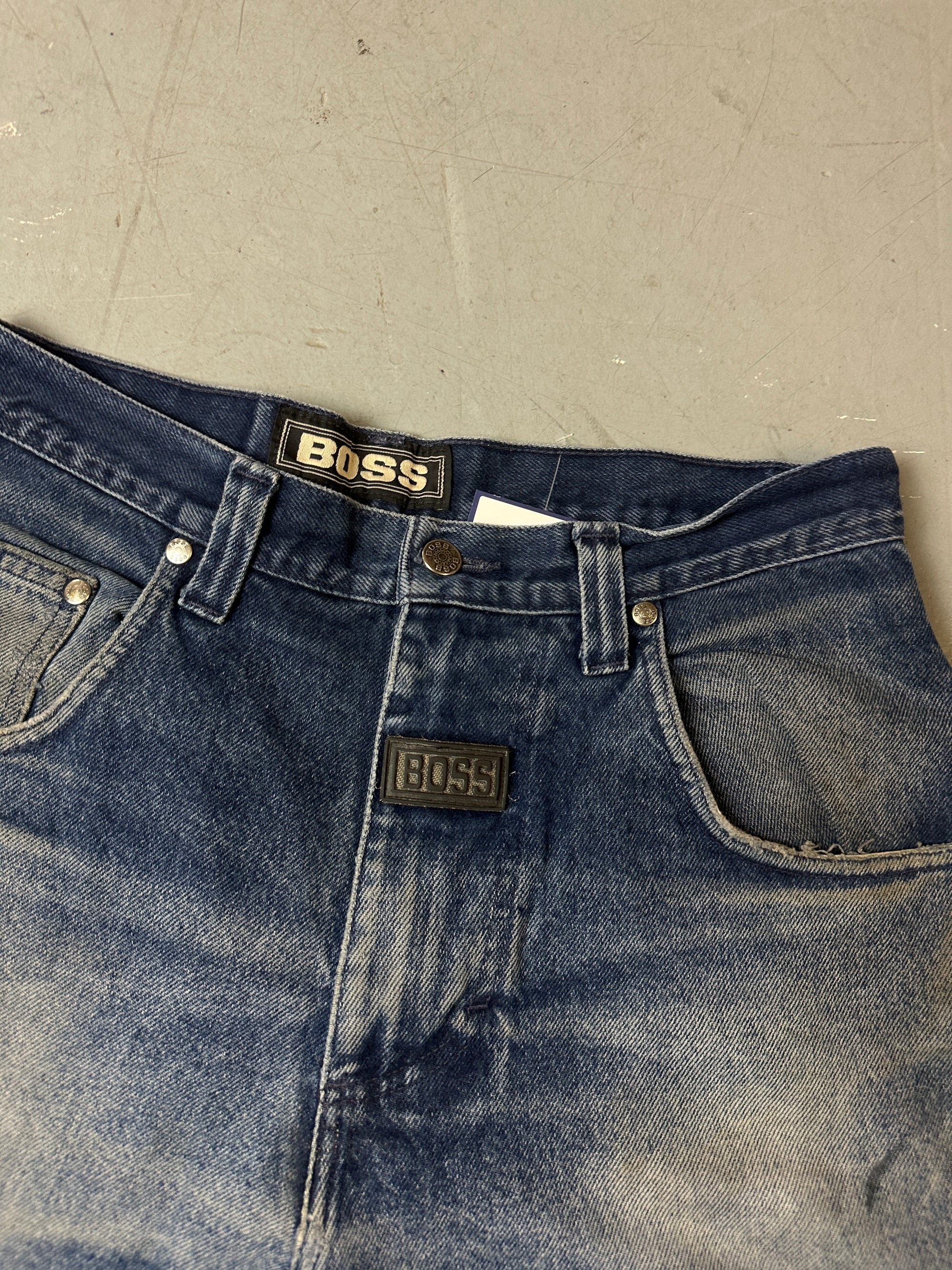 Detailbild von Vintage Boss Wide Leg Denim von vorne