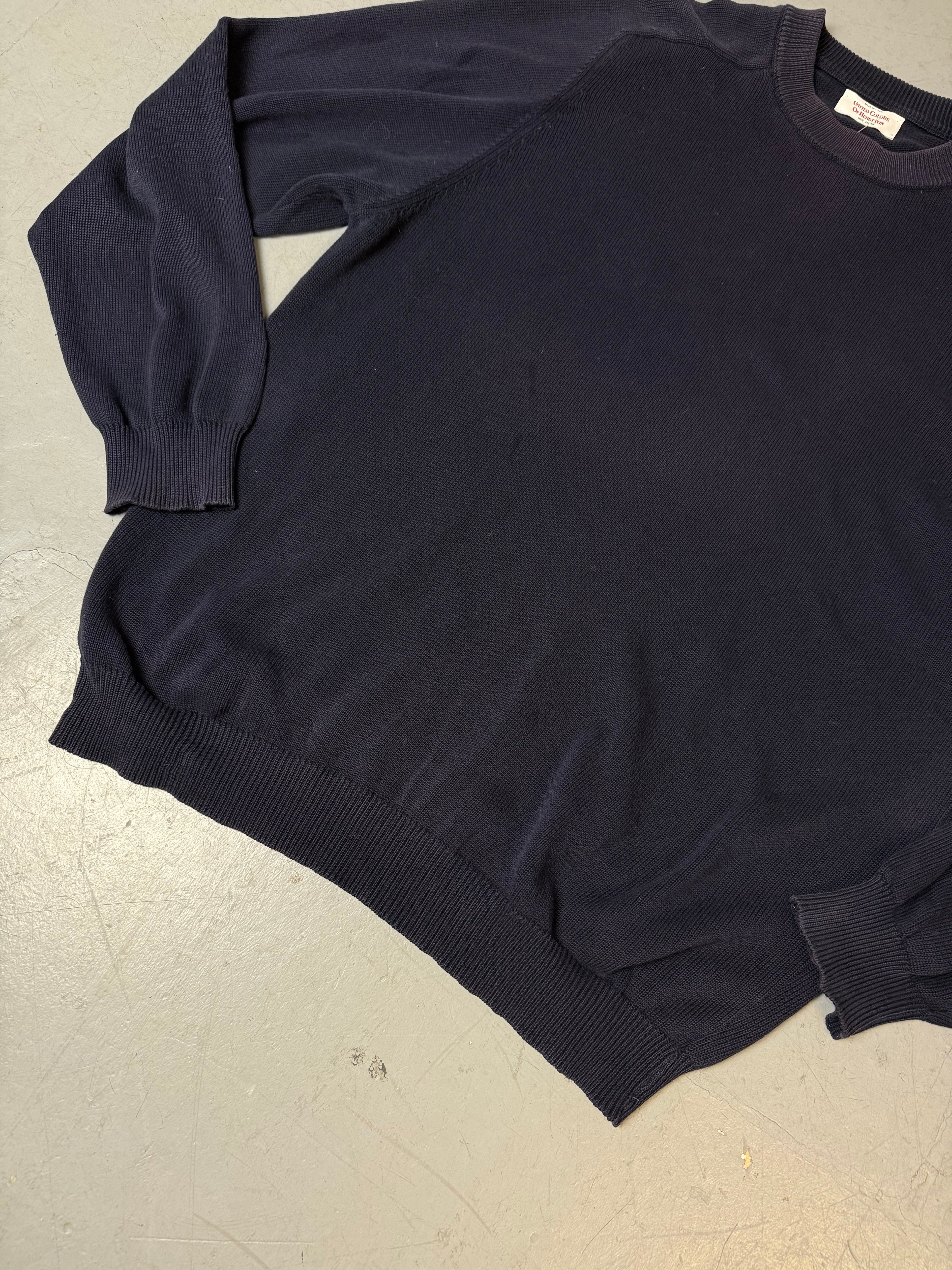 Ein dunkelblauer Strickpullover von Benetton in XXL