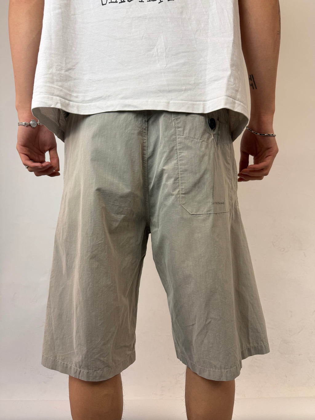 Vintage Stone Island Beige Shorts für Herren. Y2K Second Hand 2000s Fashion