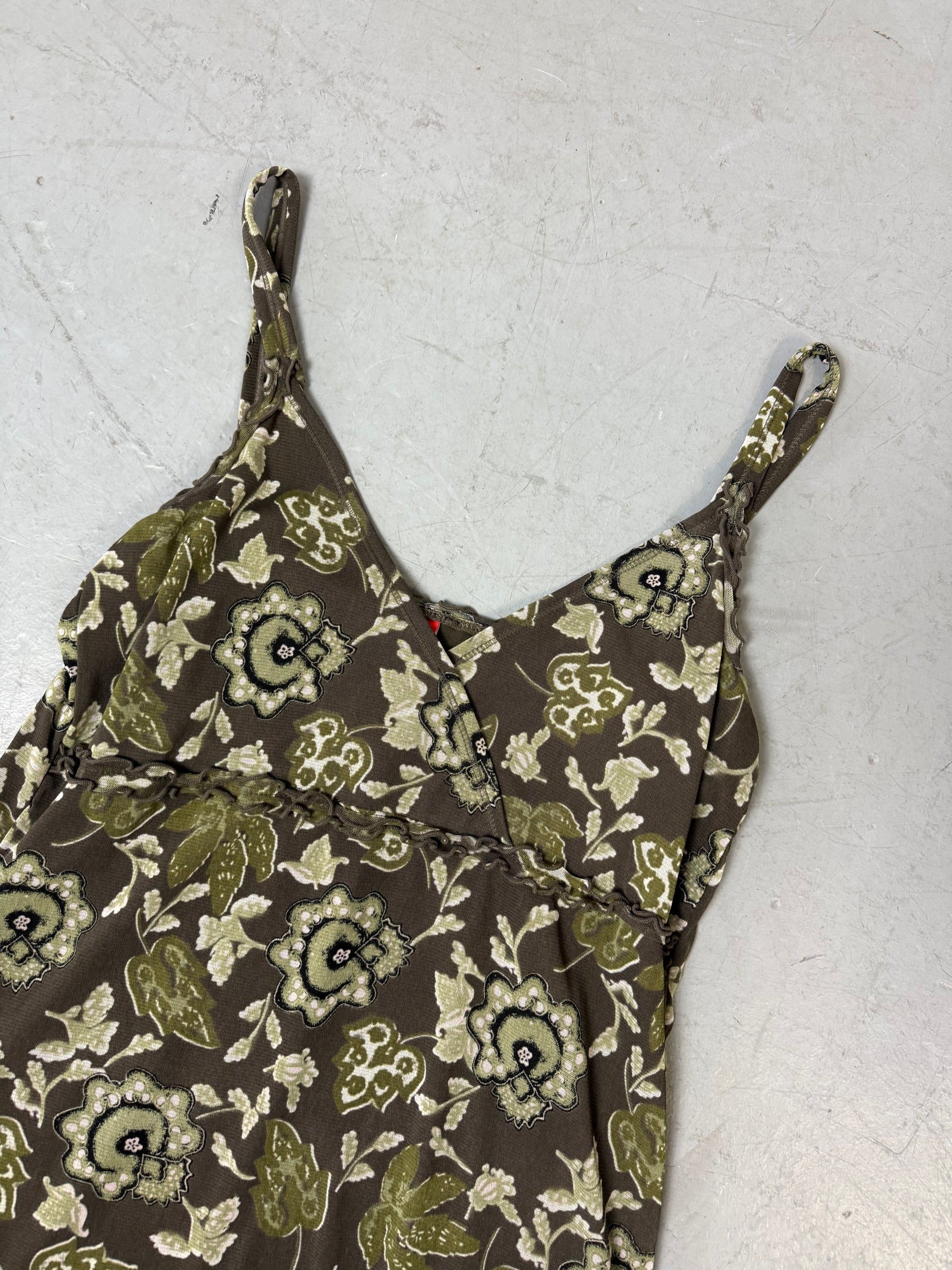 Ein langes grünes Kleid mit Blumenmuster von s.Oliver