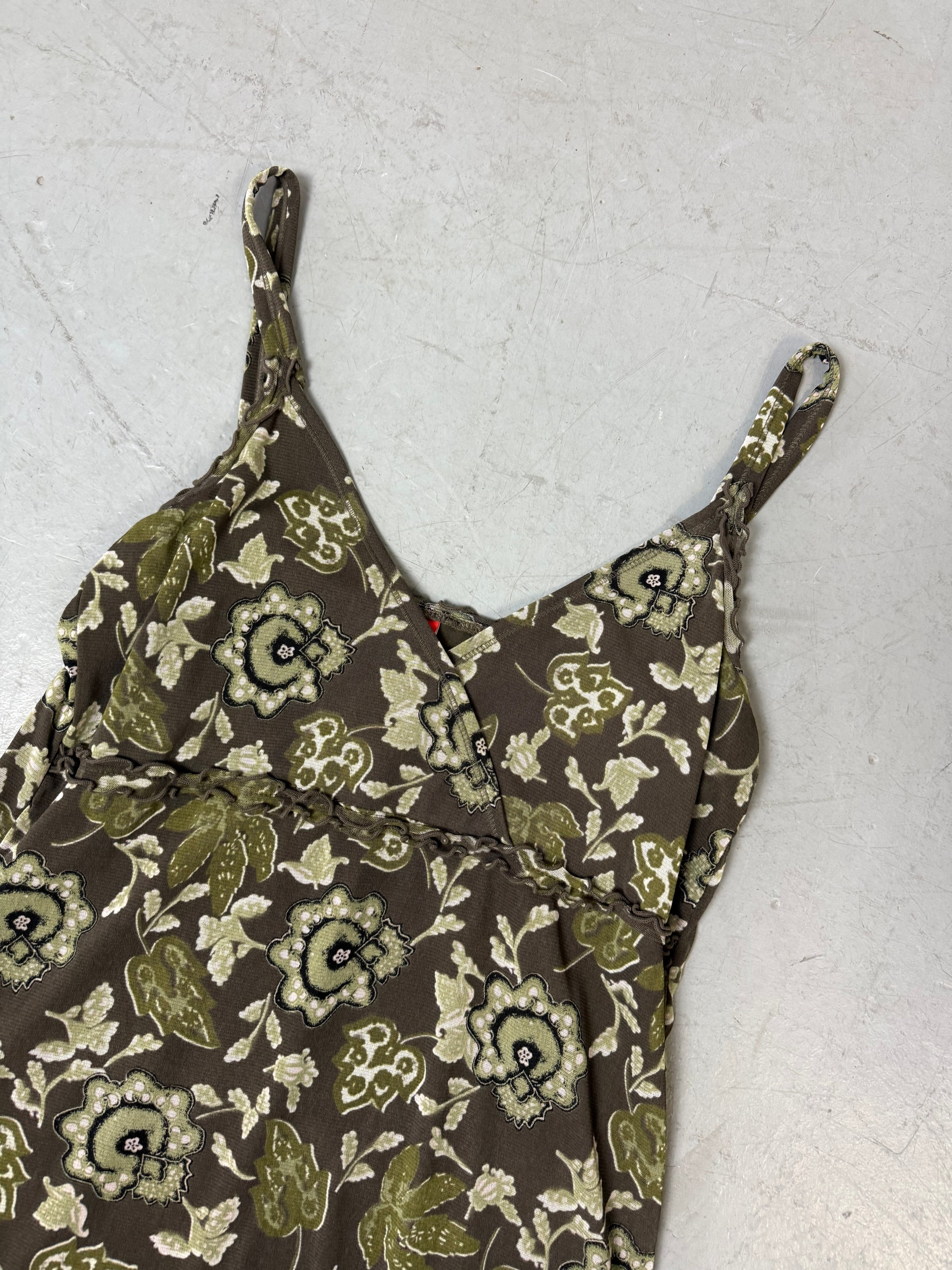 Ein langes grünes Kleid mit Blumenmuster von s.Oliver