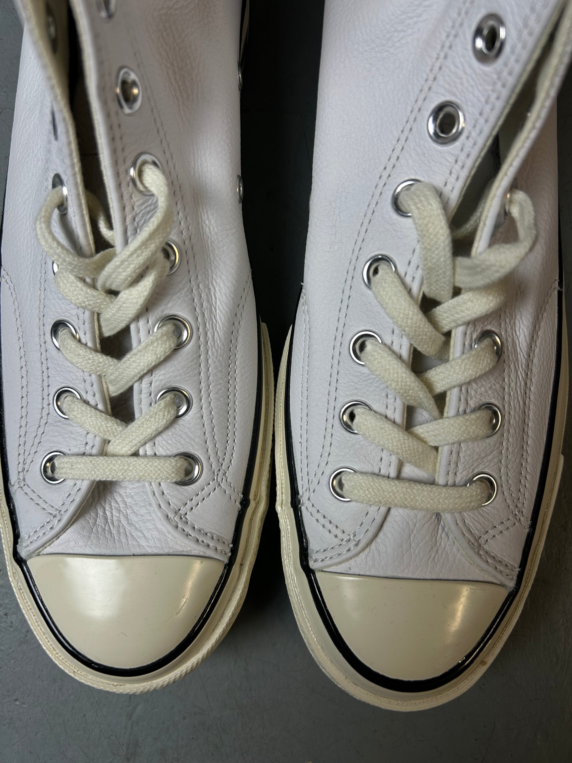 Detailliertes Produktbild von Vintage Converse Chucks White 43 von oben