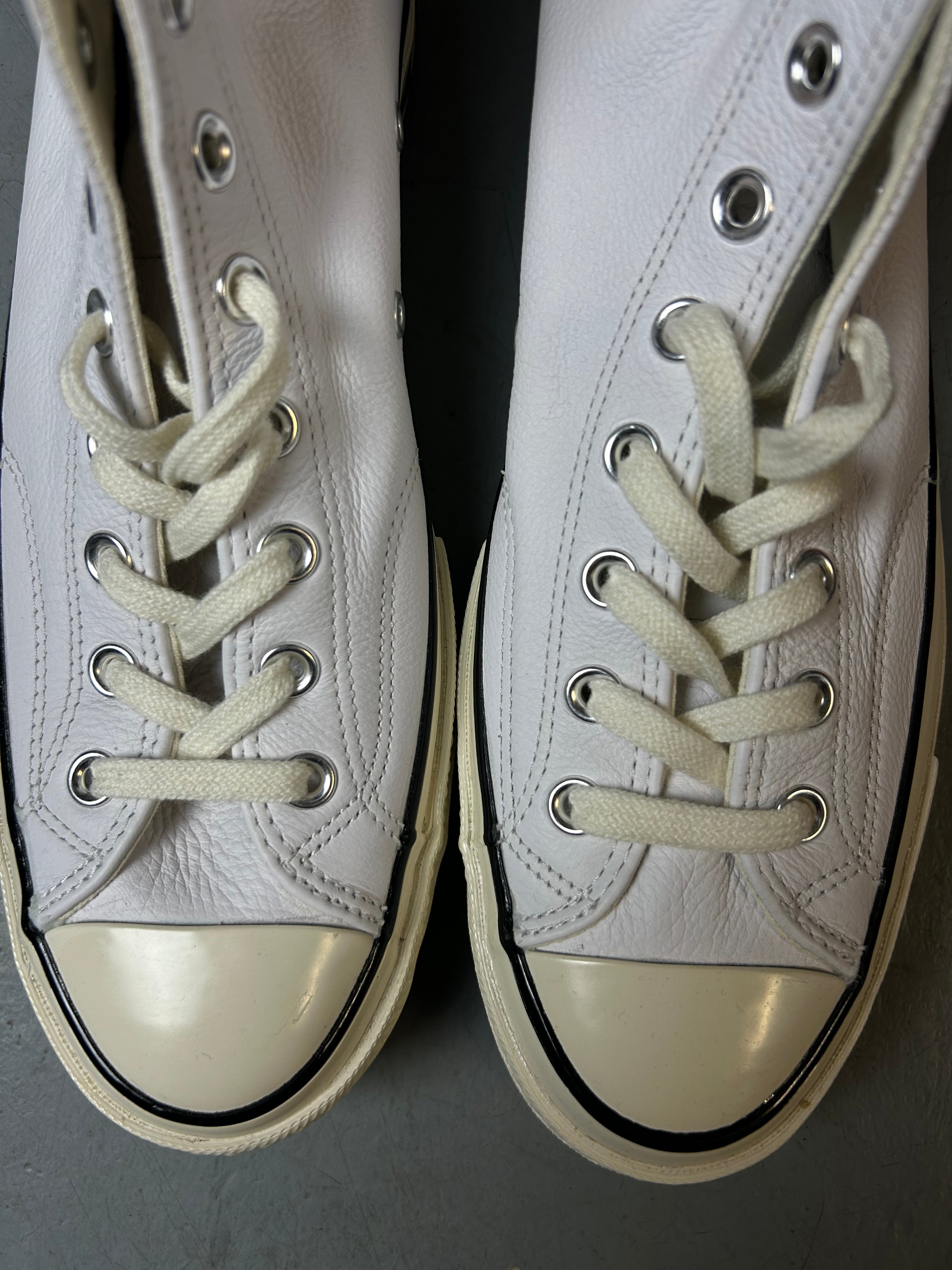 Detailliertes Produktbild von Vintage Converse Chucks White 43 von oben