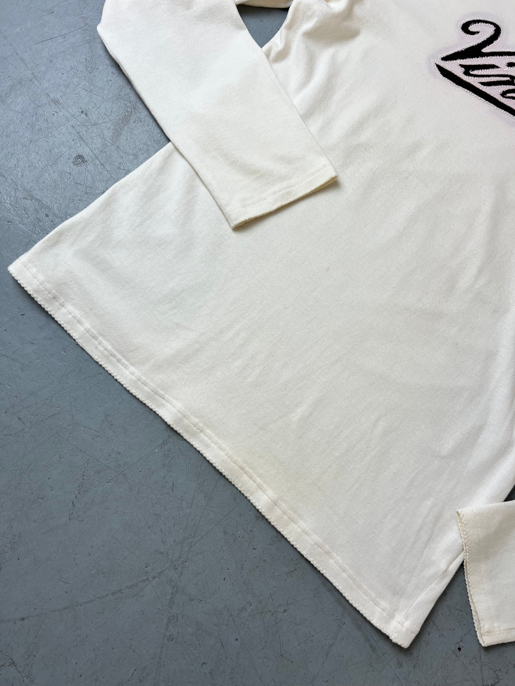 Vintage Fiftyfive White Printed Longsleeve für Damen. Y2K Second Hand 2000s Fashion