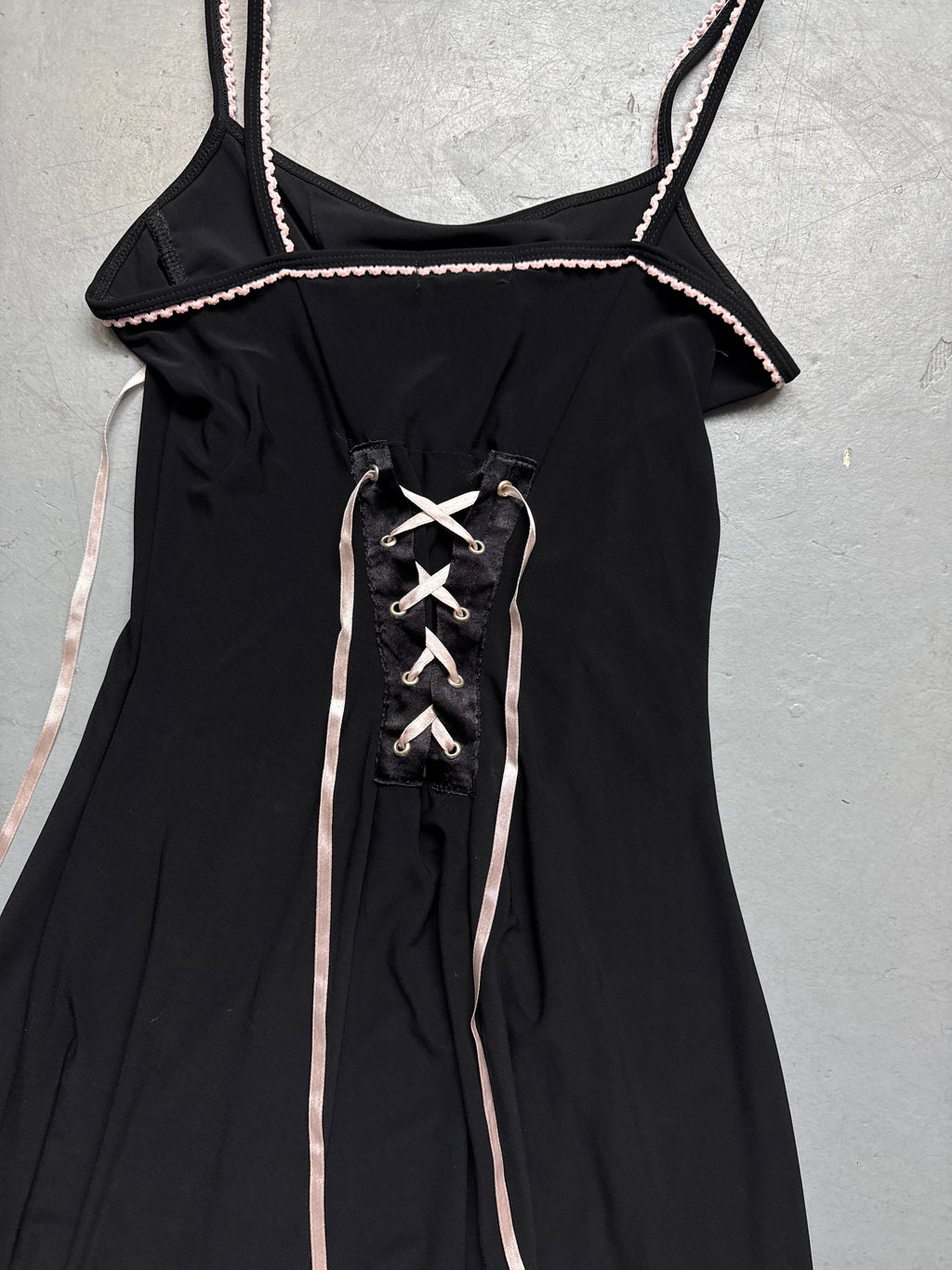 Vintage Black Asymmetrical Laced Up Dress für Damen Y2K Second Hand 2000s Fashion