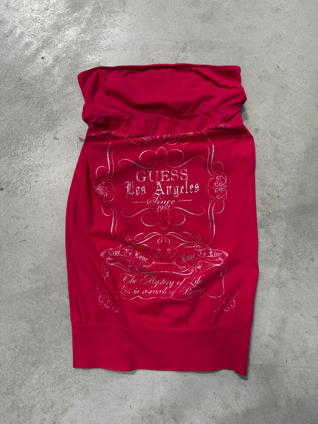 Vintage Guess Pink Rhinestone Strapless Top Mit Crazy Print für Damen. Y2K Second Hand 2000s Fashion 