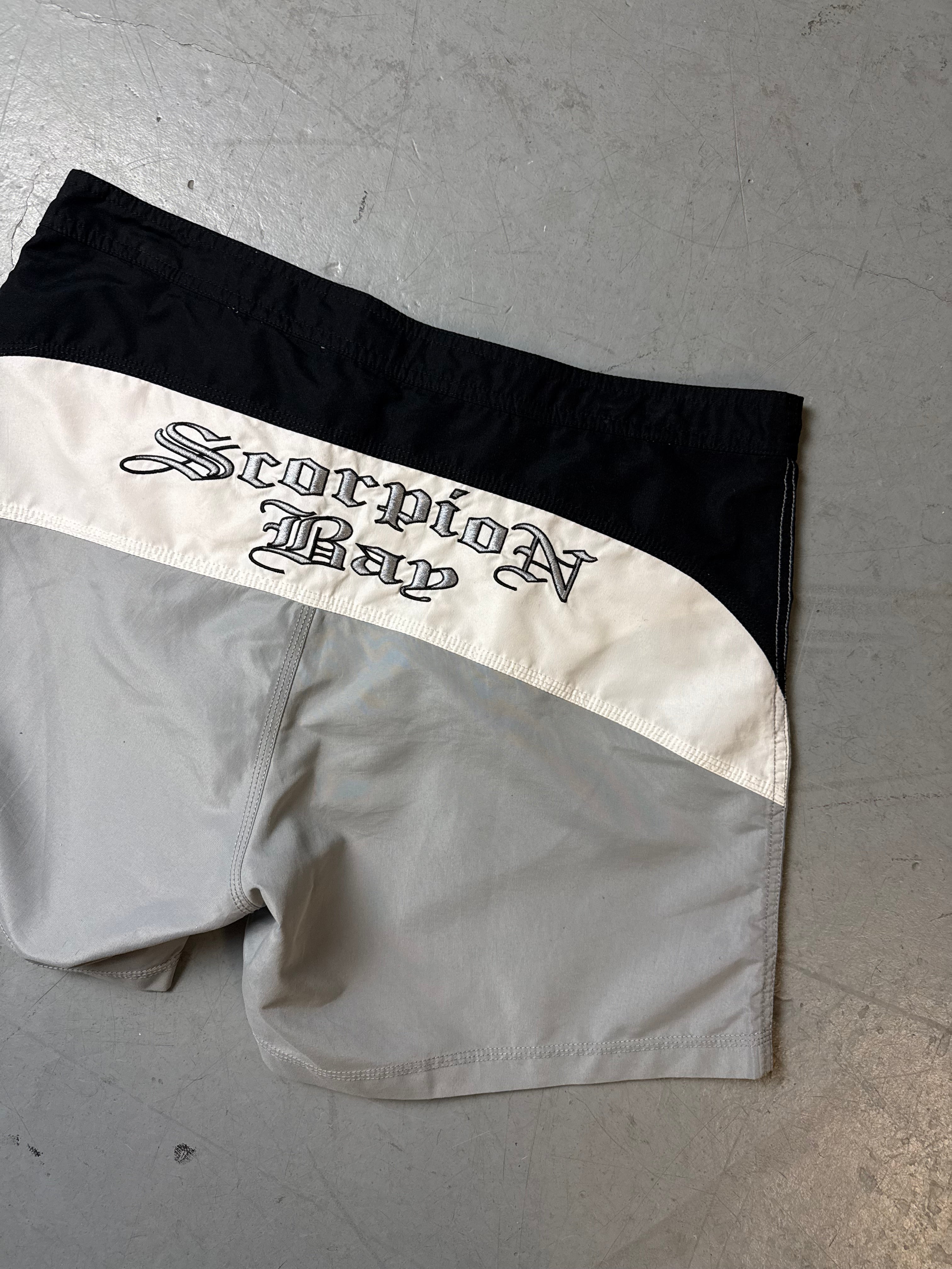 Detailbild von einer Vintage Scorpion Bay Grey Swim Shorts von hinten