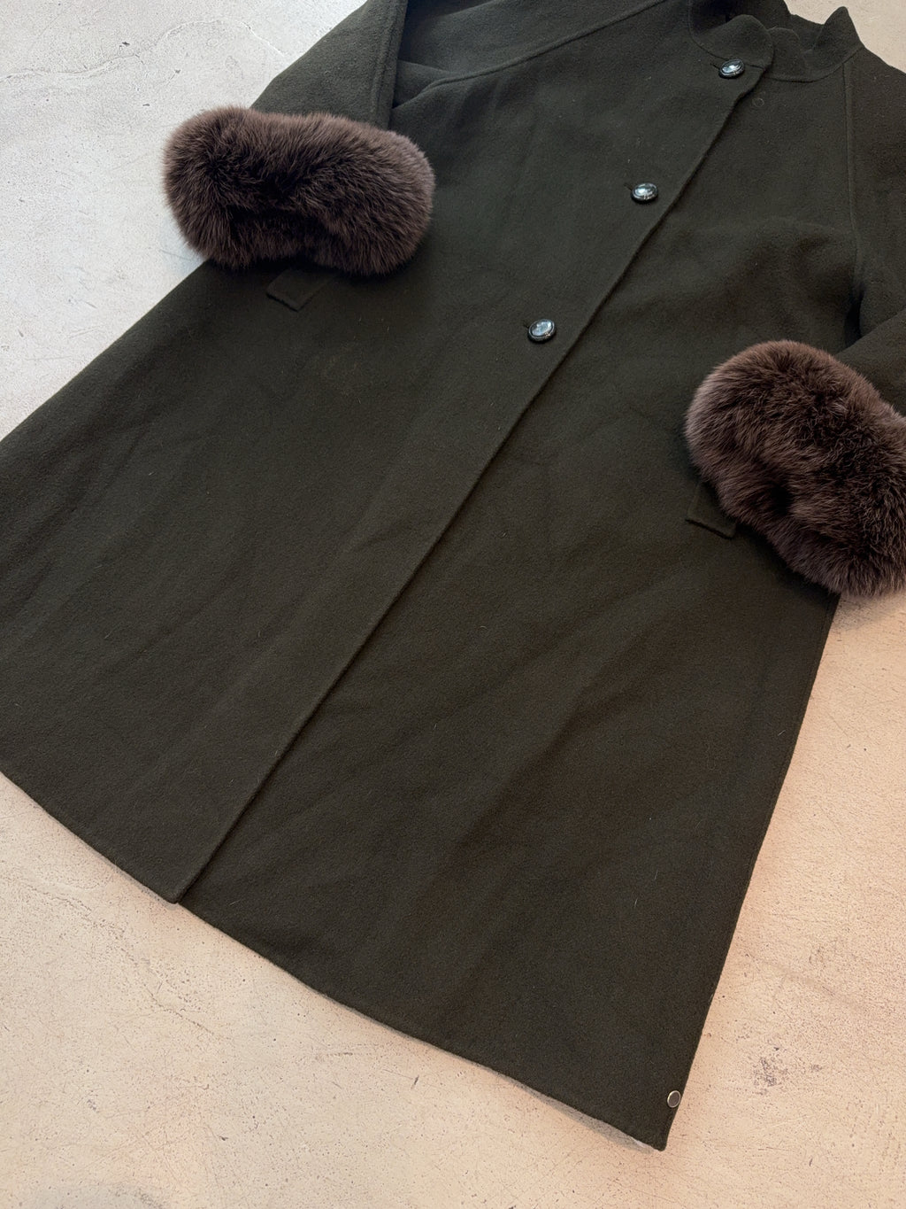Vintage Siguaro By Paola Antonini Mantel (XL)