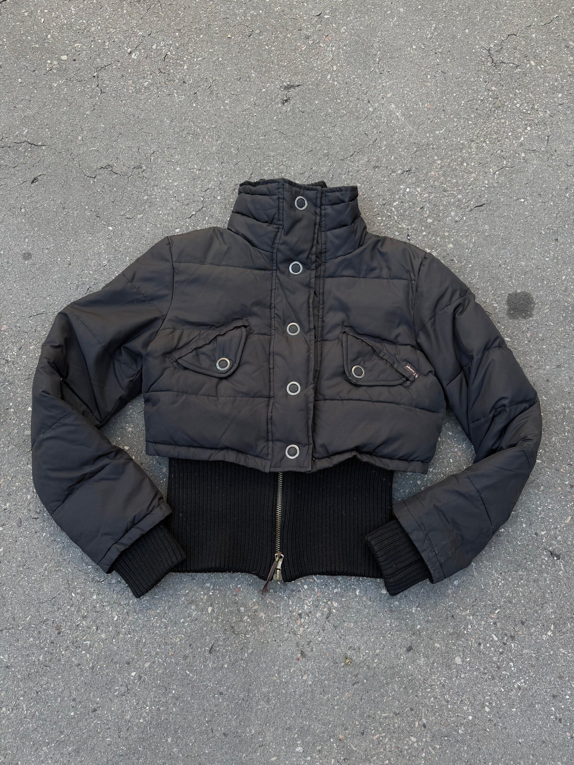 Eine schwarze Double Zip cropped Pufferjacke von Phard in S/M