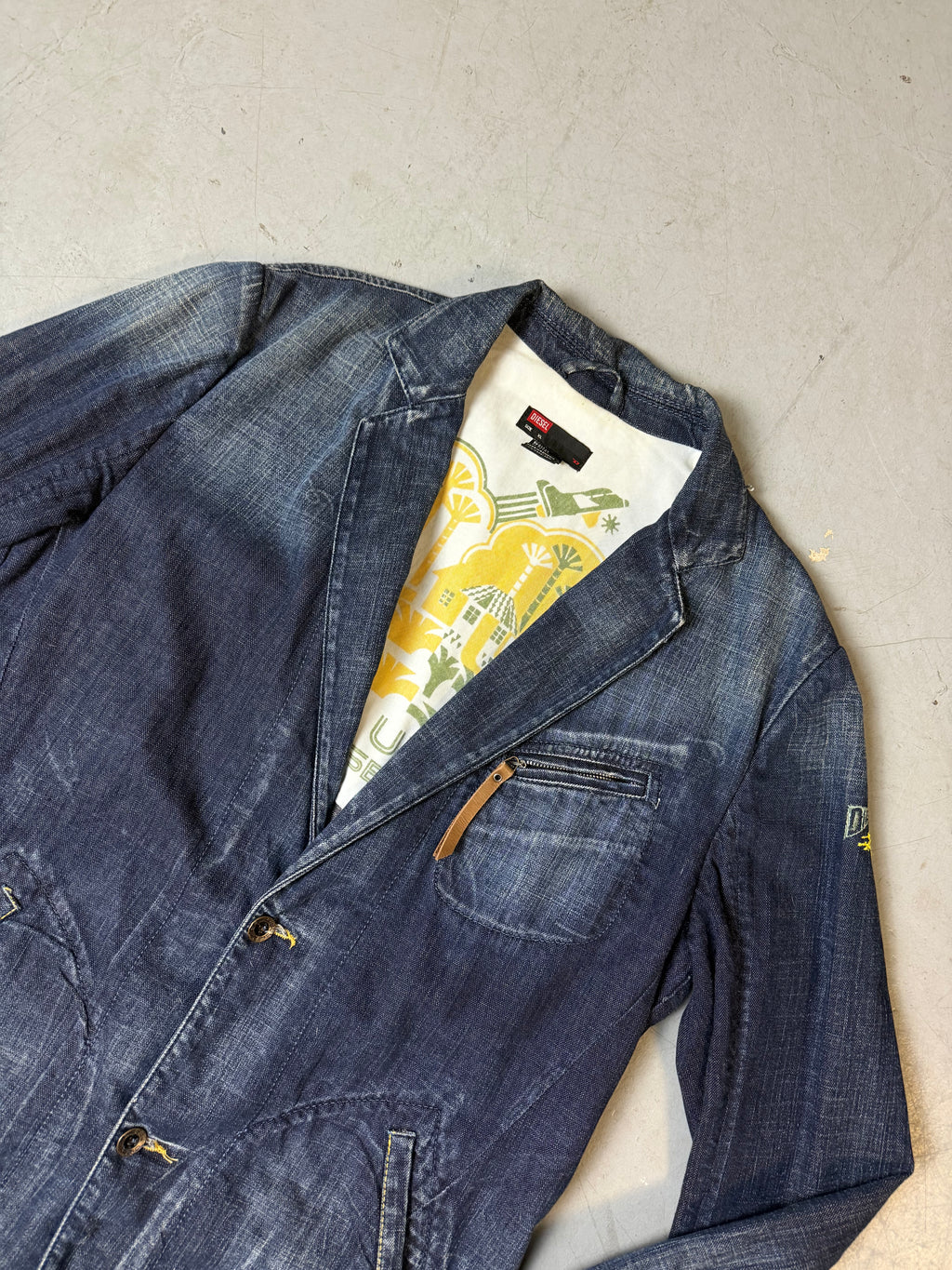 Detailbild von Vintage Diesel Dark Denim Coat von Vorne