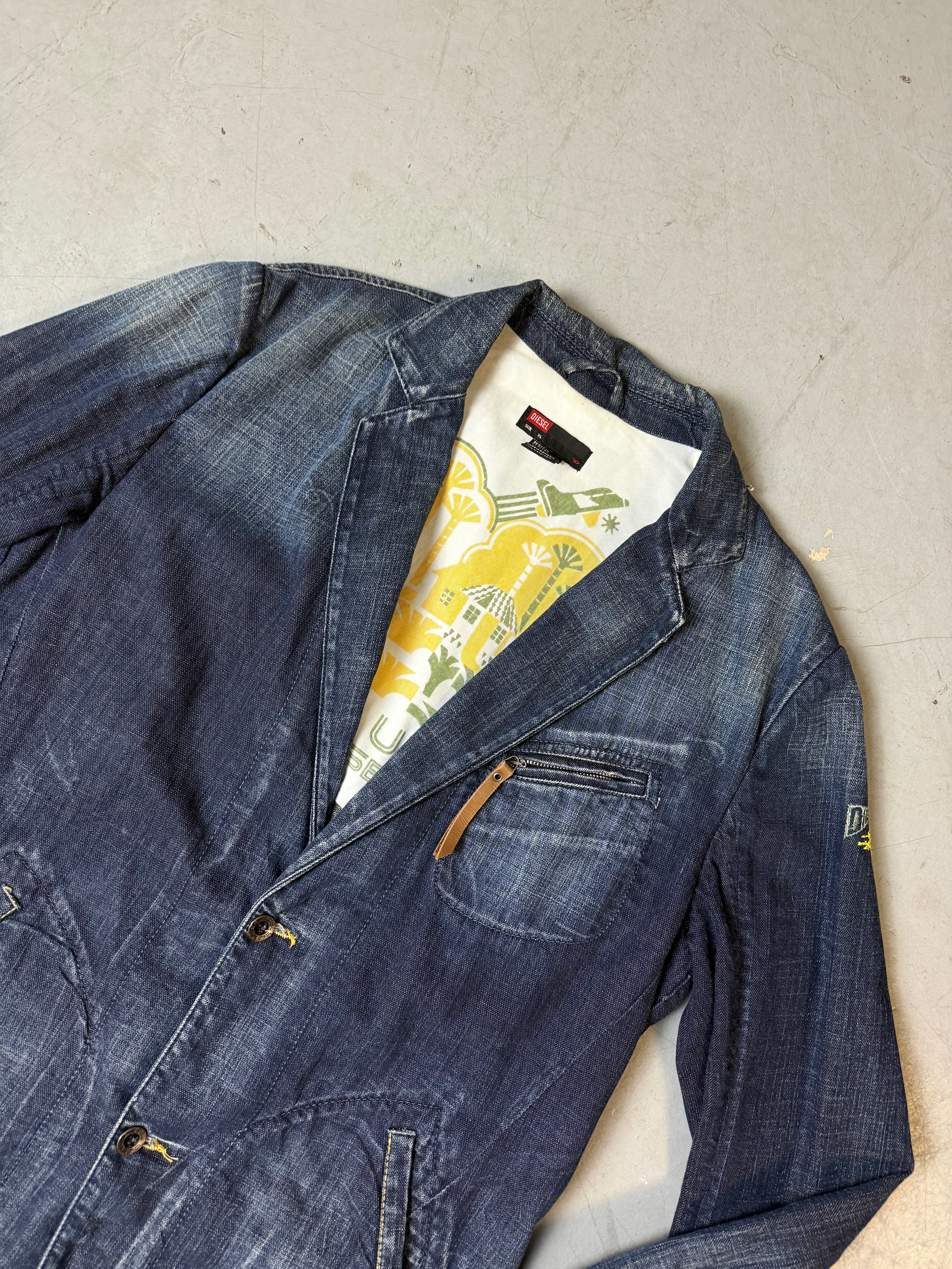 Detailbild von Vintage Diesel Dark Denim Coat von Vorne