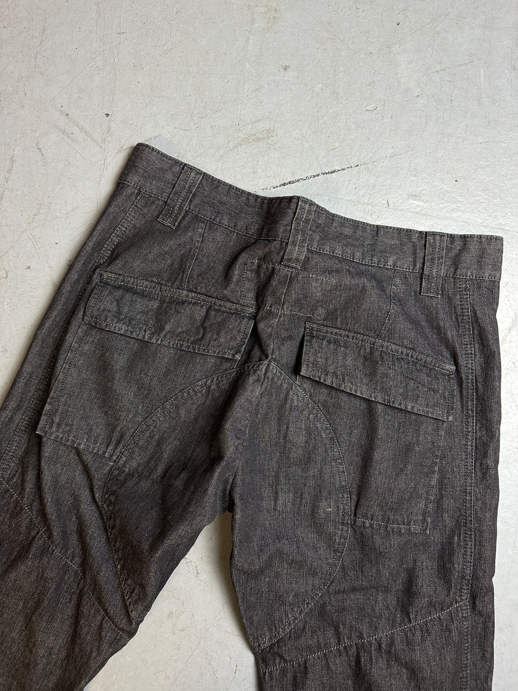 Detailbild von Vintage Black Cargo Pants M/L von hinten 