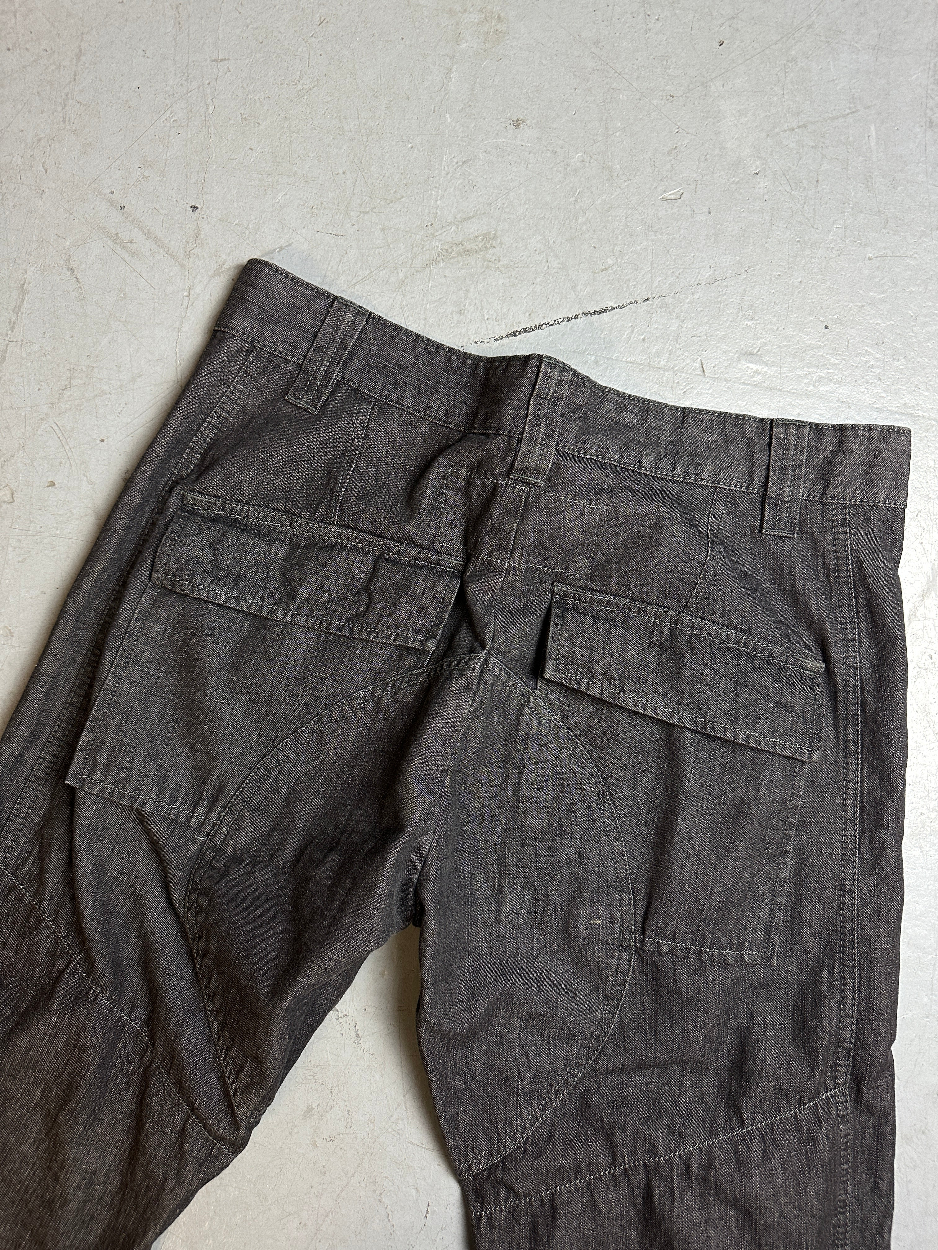 Detailbild von Vintage Black Cargo Pants M/L von hinten 