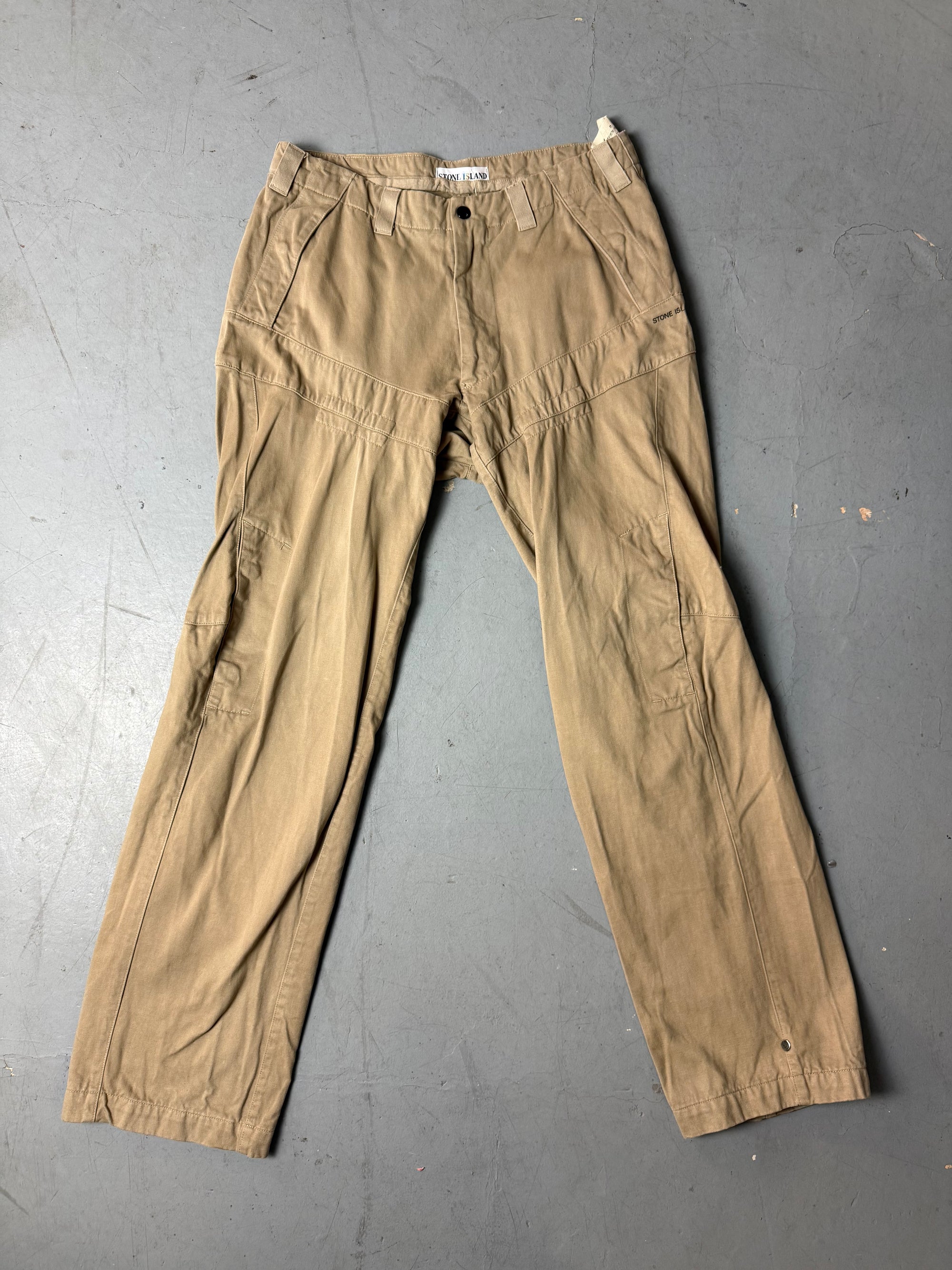 Produktbild von einer Vintage Stone Island Beige Pants von vorne