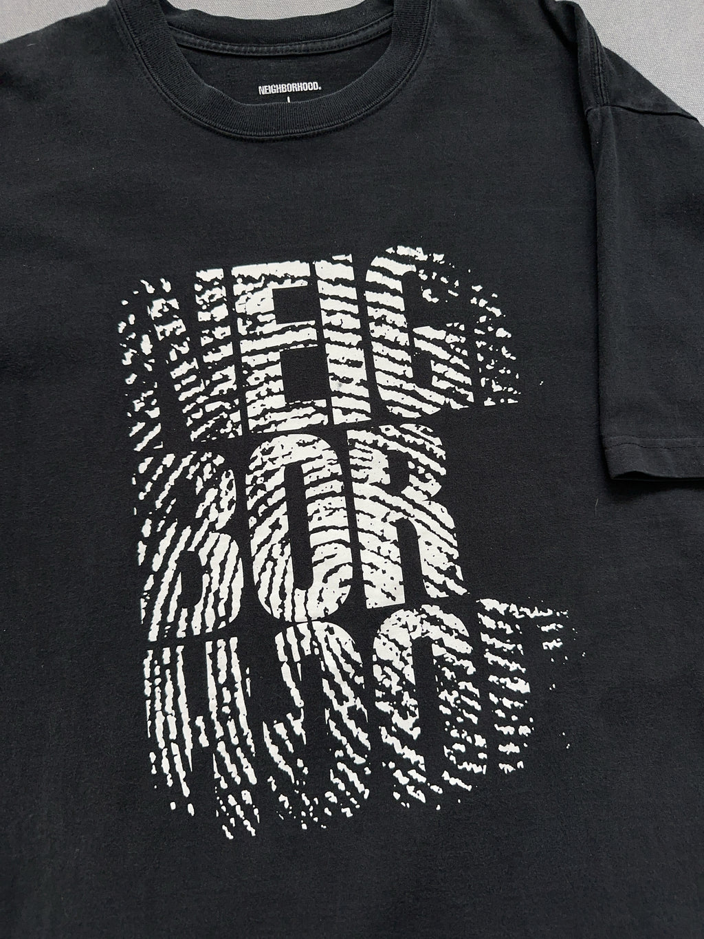 Vintage Neighborhood T-Shirt für Herren. Y2K Second Hand 2000s Fashion 