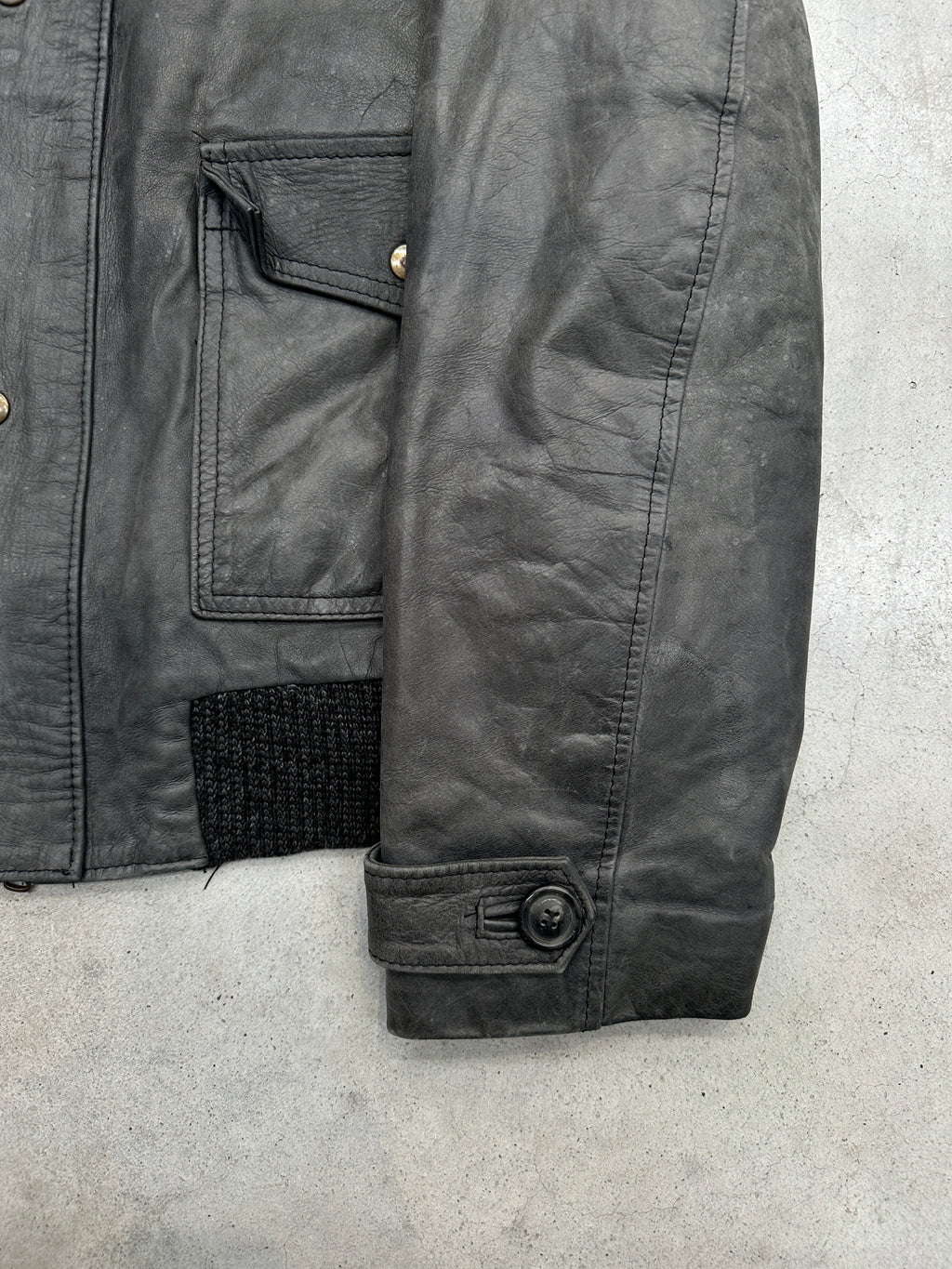 Vintage Grey Italian Leather Jacket Für Männer. Y2K Second Hand 2000s Fashion 