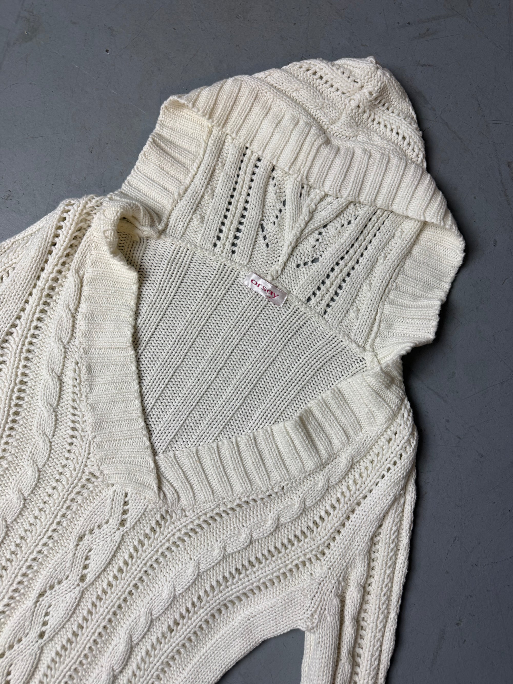 Ein weißer Strickpullover mit Kaputze y2k vintage