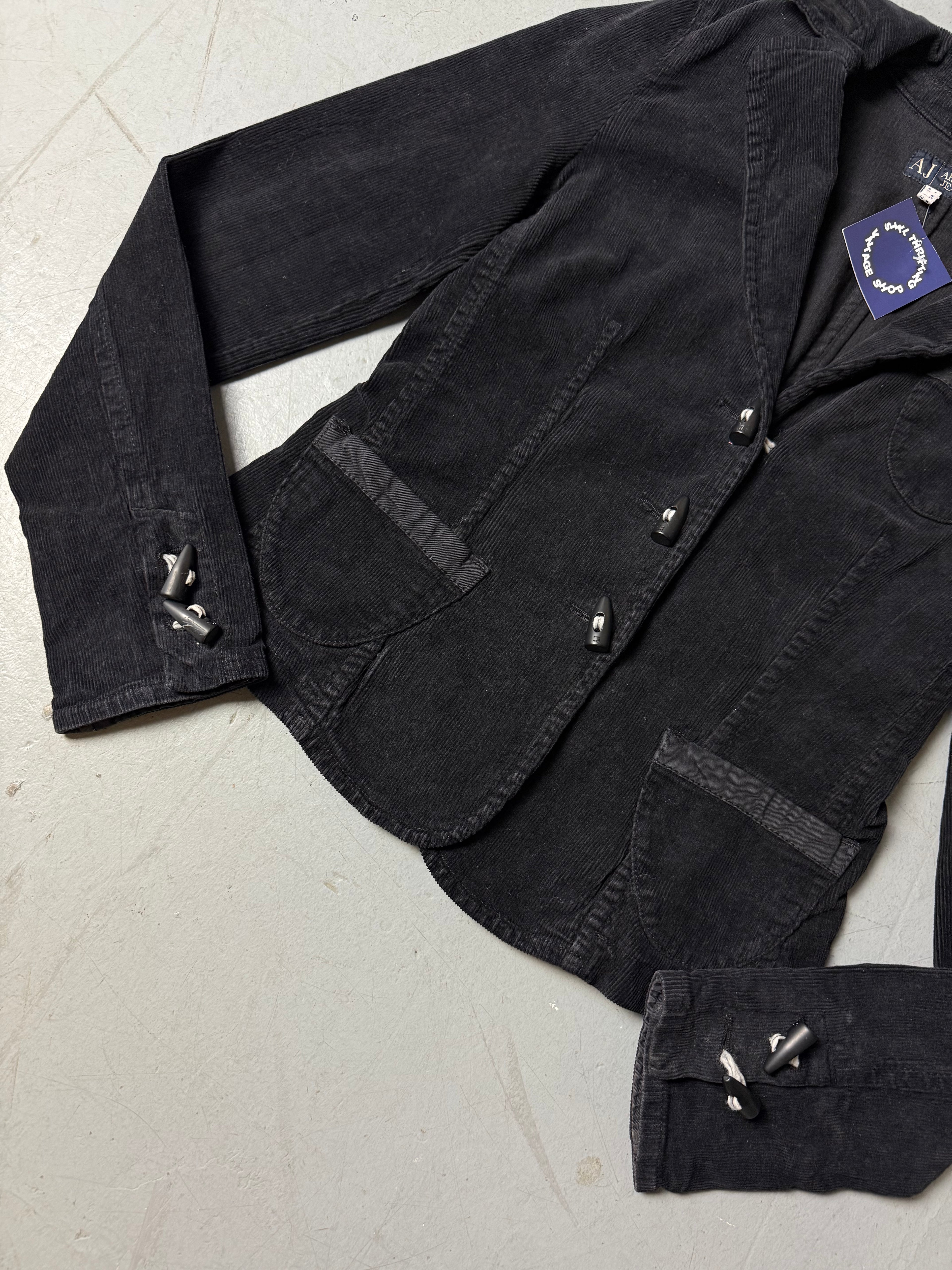 Detailliertes Produktbild von Vintage Armani Jeans Black Cord Jacket S von vorne 
