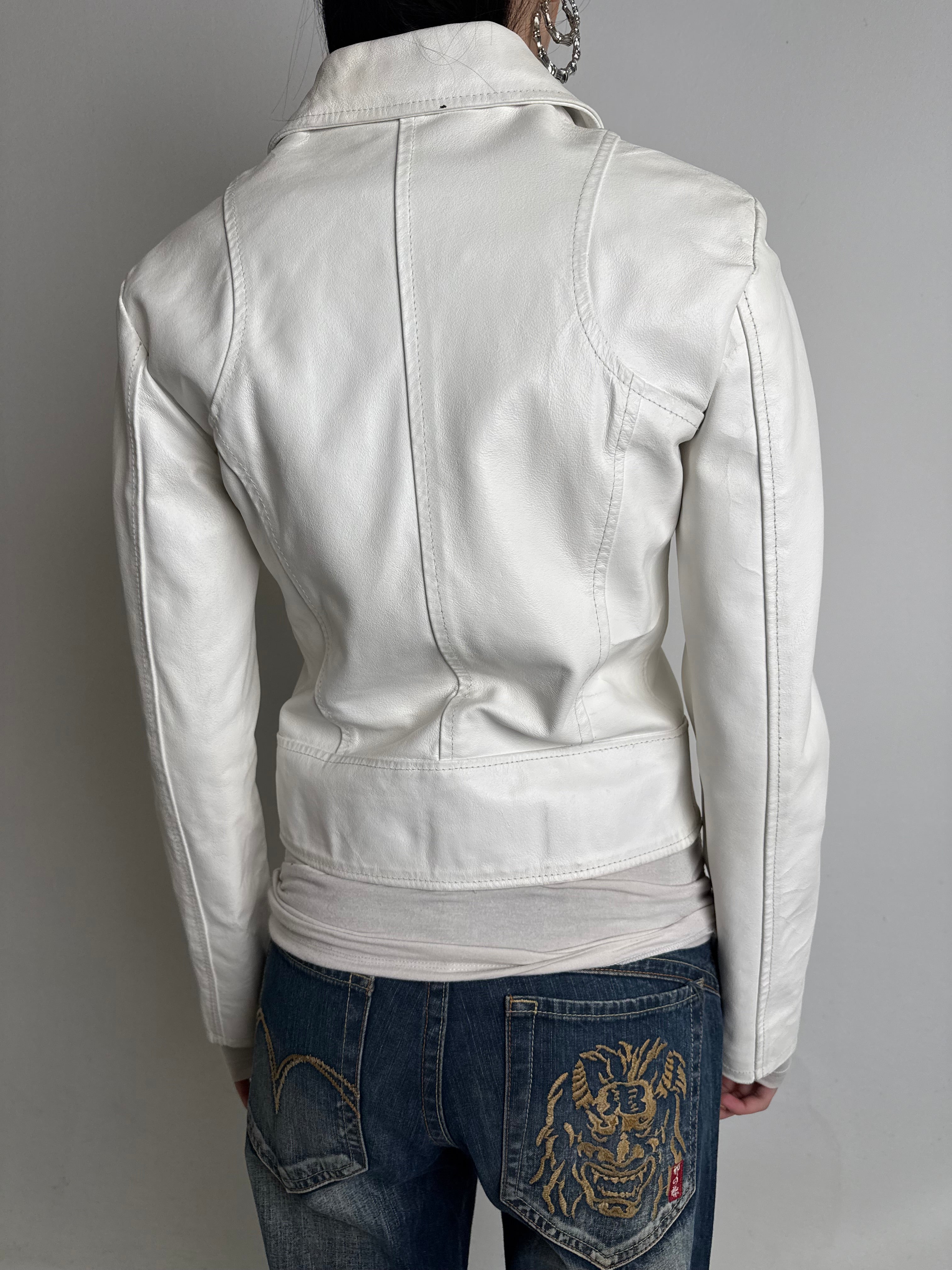 Tragebild von Vintage White Italian Leather Jacket S/M von hinten