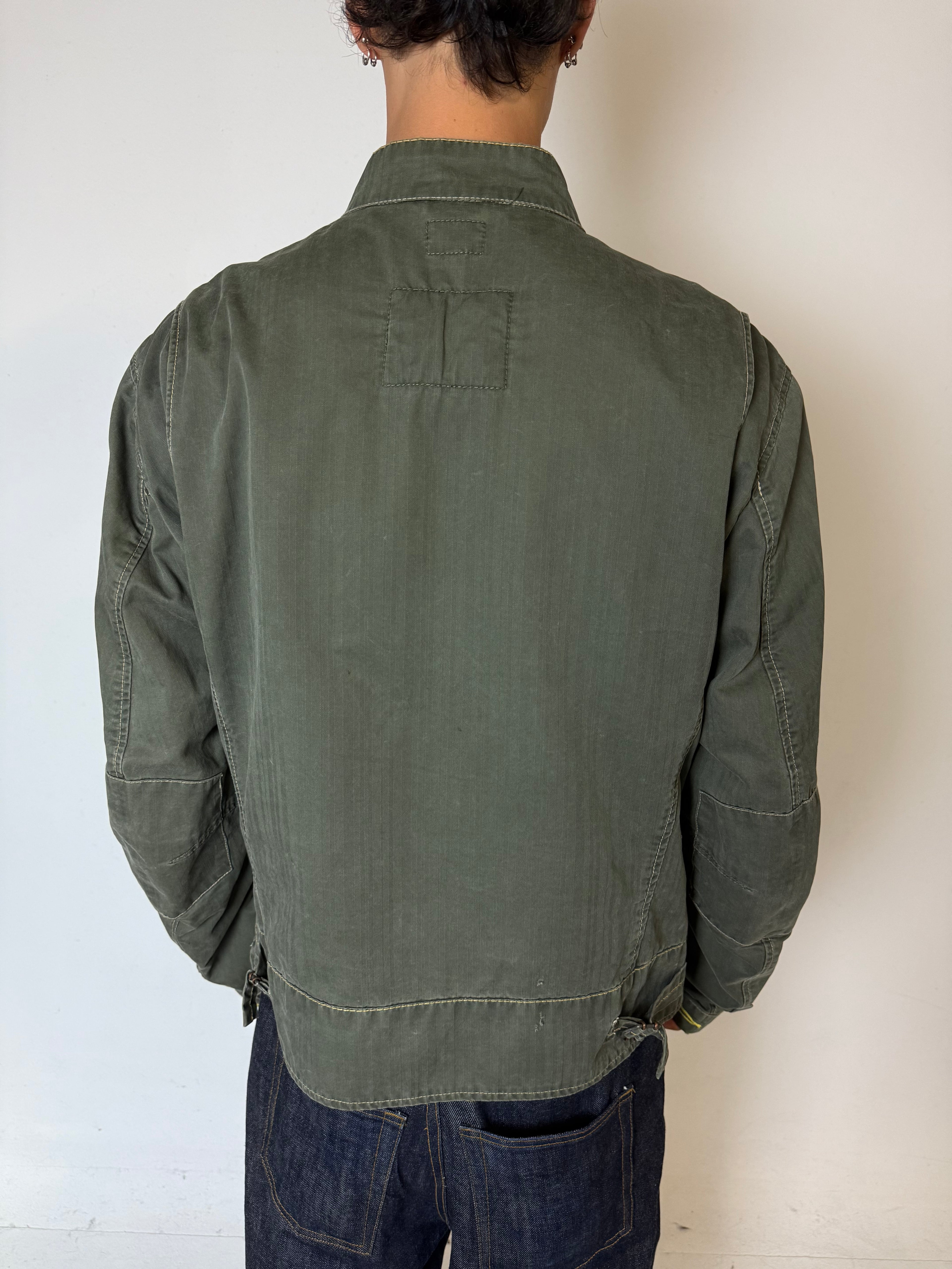 Eine dunkelgrüne Übergangsjacke von g-Star 