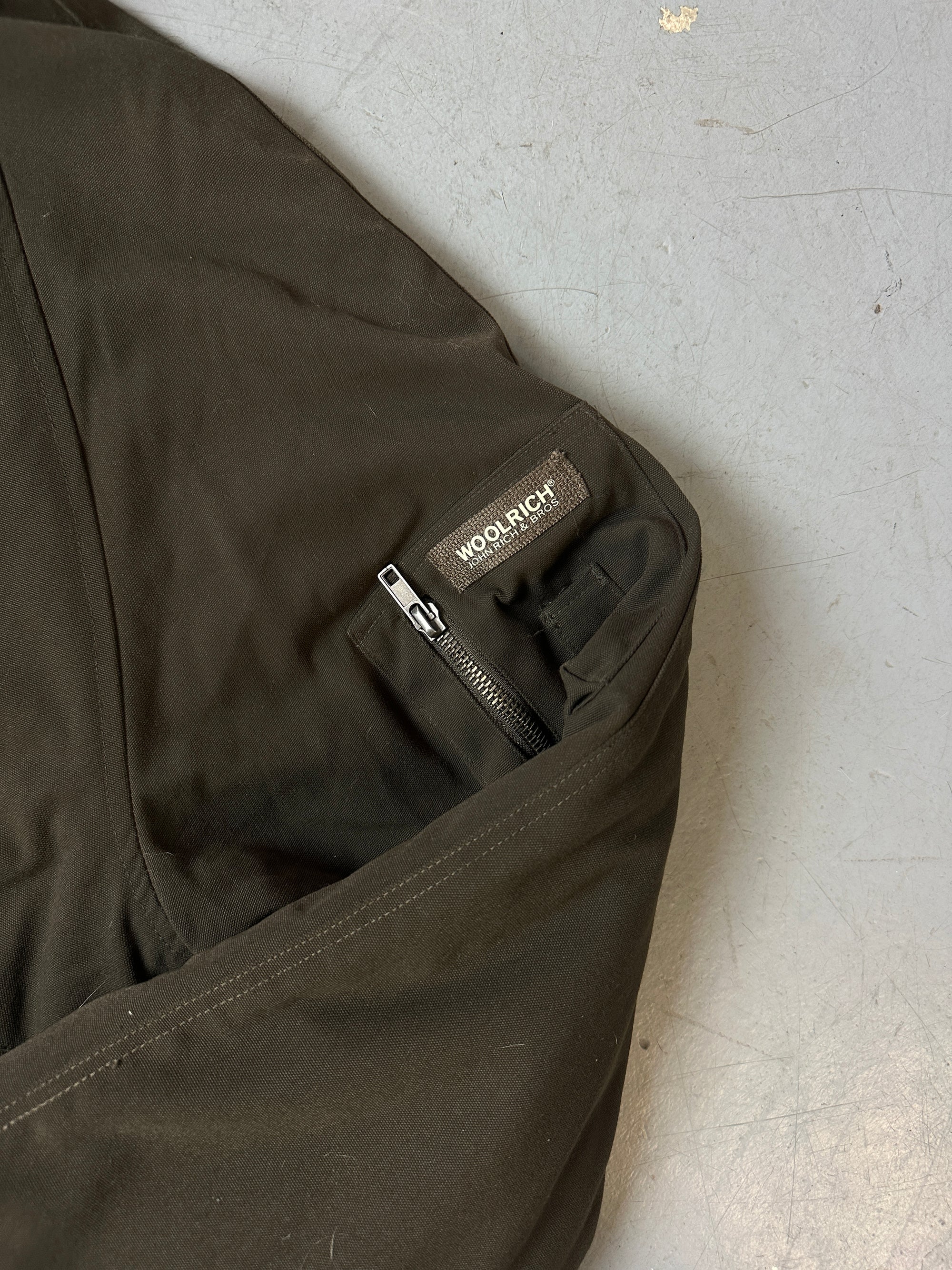 Detailbild von Vintage Woolrich Brown Winter Jacket Vom Ärmel 