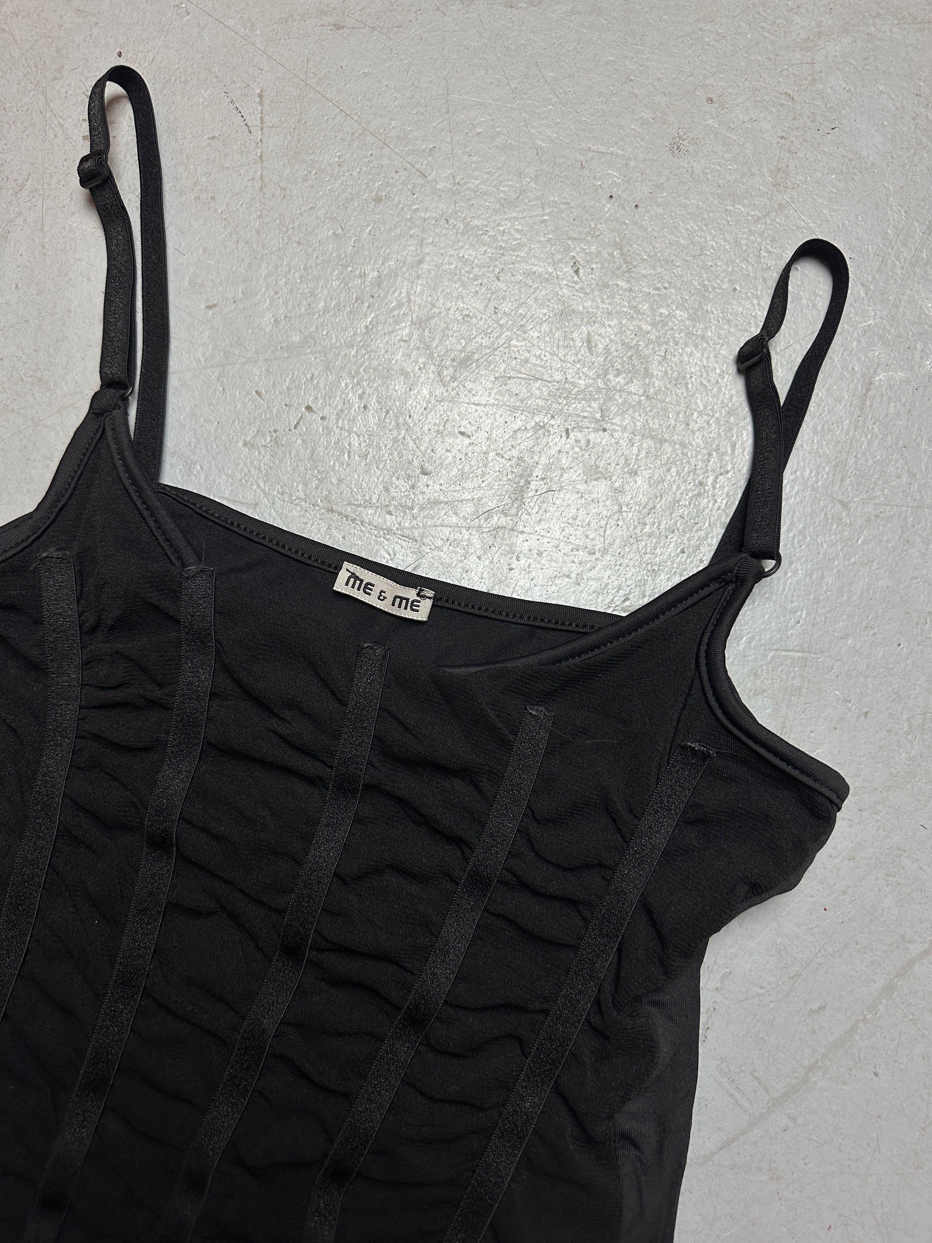 Detailbild Vintage Me&Me Black Ruffled Top von vorne