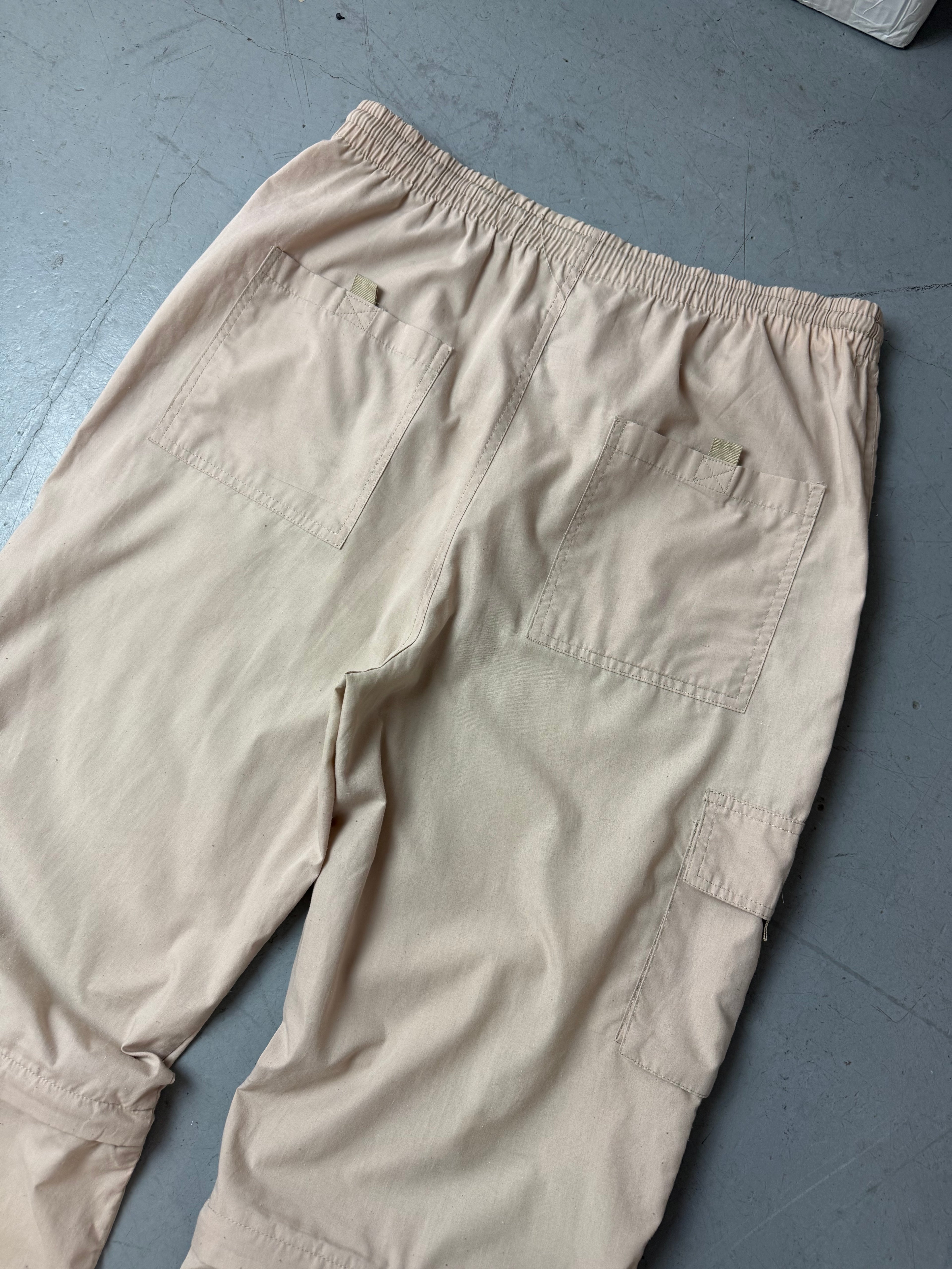 Vintage Beige Trackpants für Herren. Secondhand Y2K 2000s Fashion