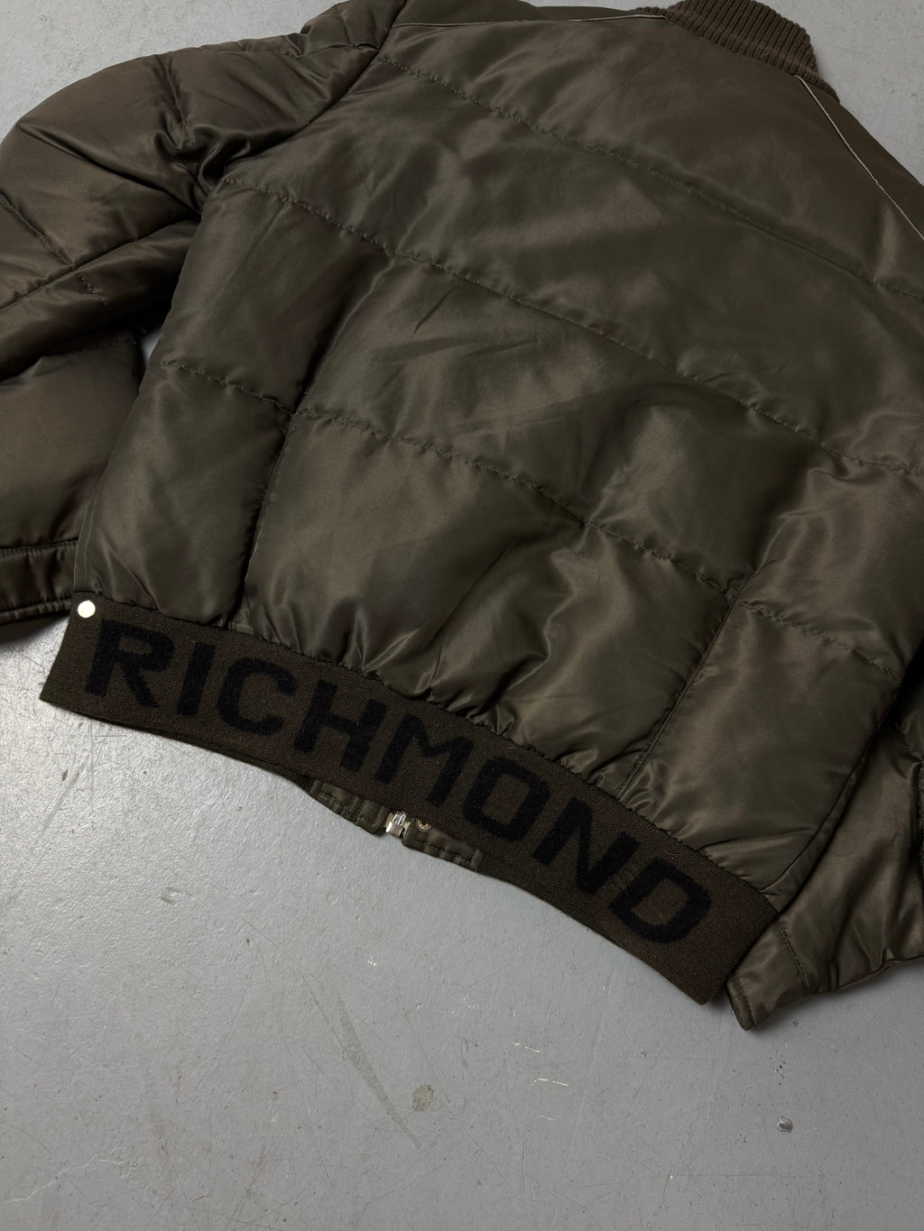 Detailbild von einer Vintage Richmond grünen Puffer Jacke Rückseite