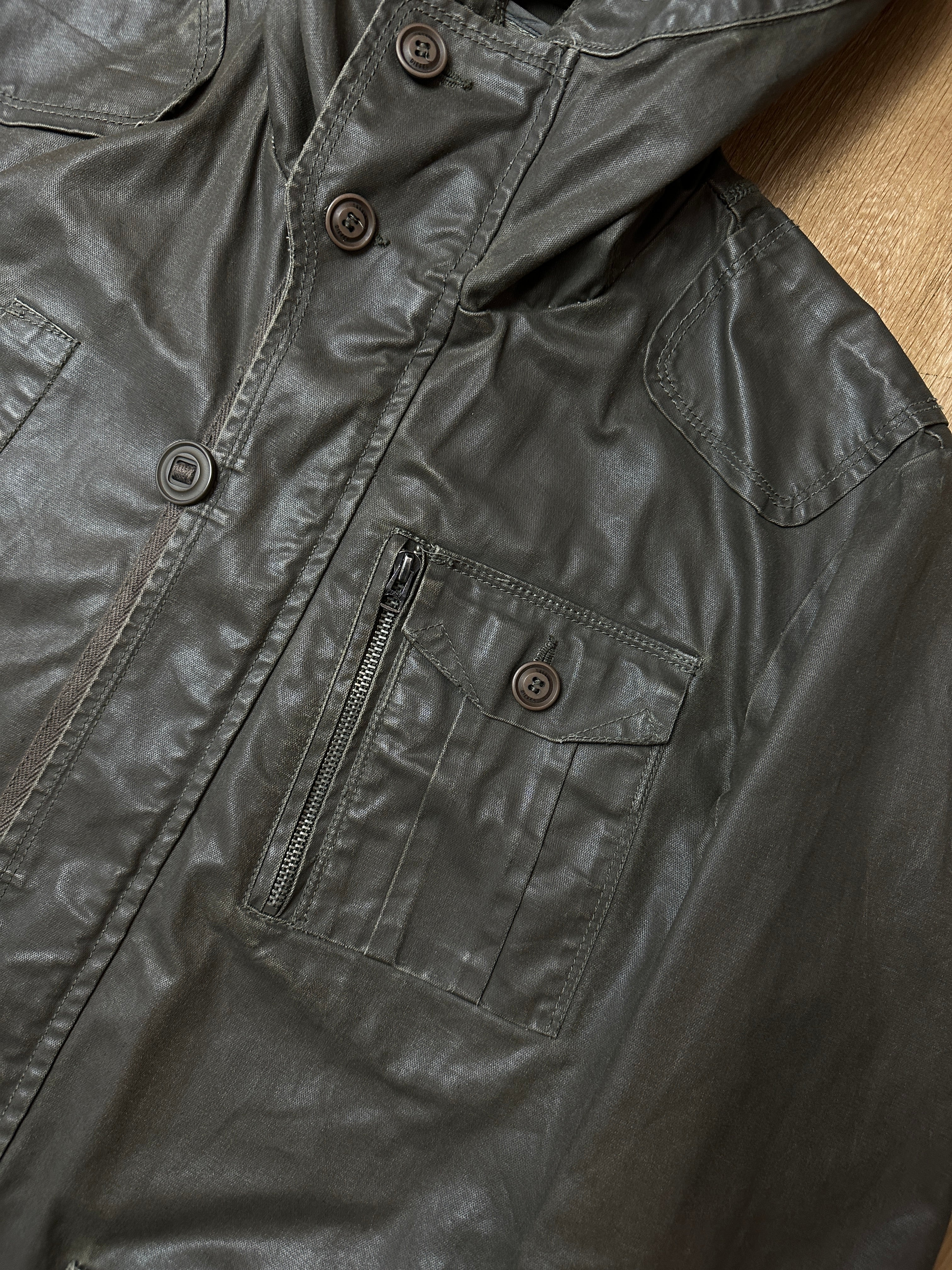 Detailliertes produktbild von Vintage Waxed Khaki Diesel Hooded Parka L/XL von vorne