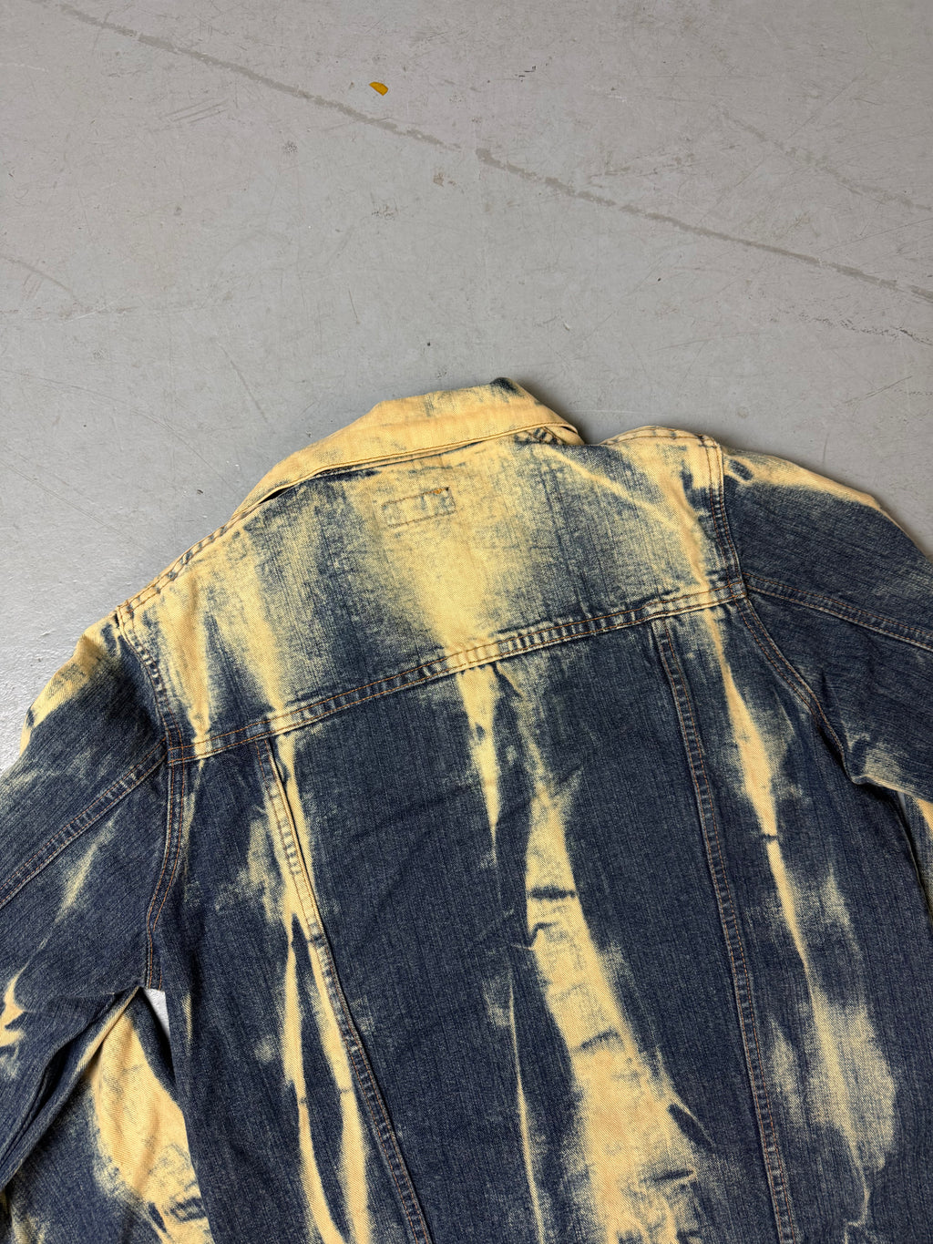 Produktbild von Vintage Bleach Washed Denim Jacket von hinten