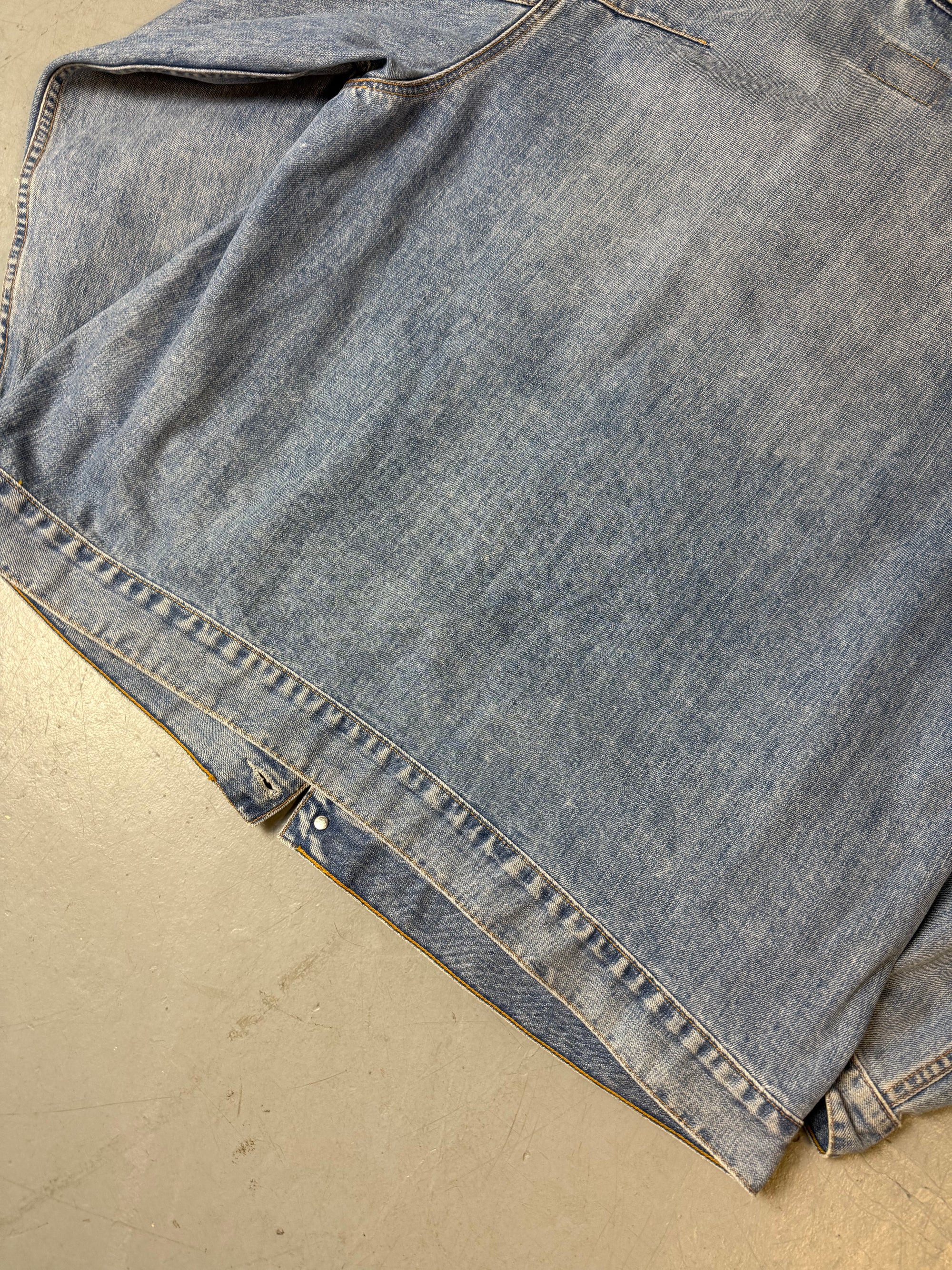 Detailbild von Vintage Levis Light Blue Denim Jacket von Hinten
