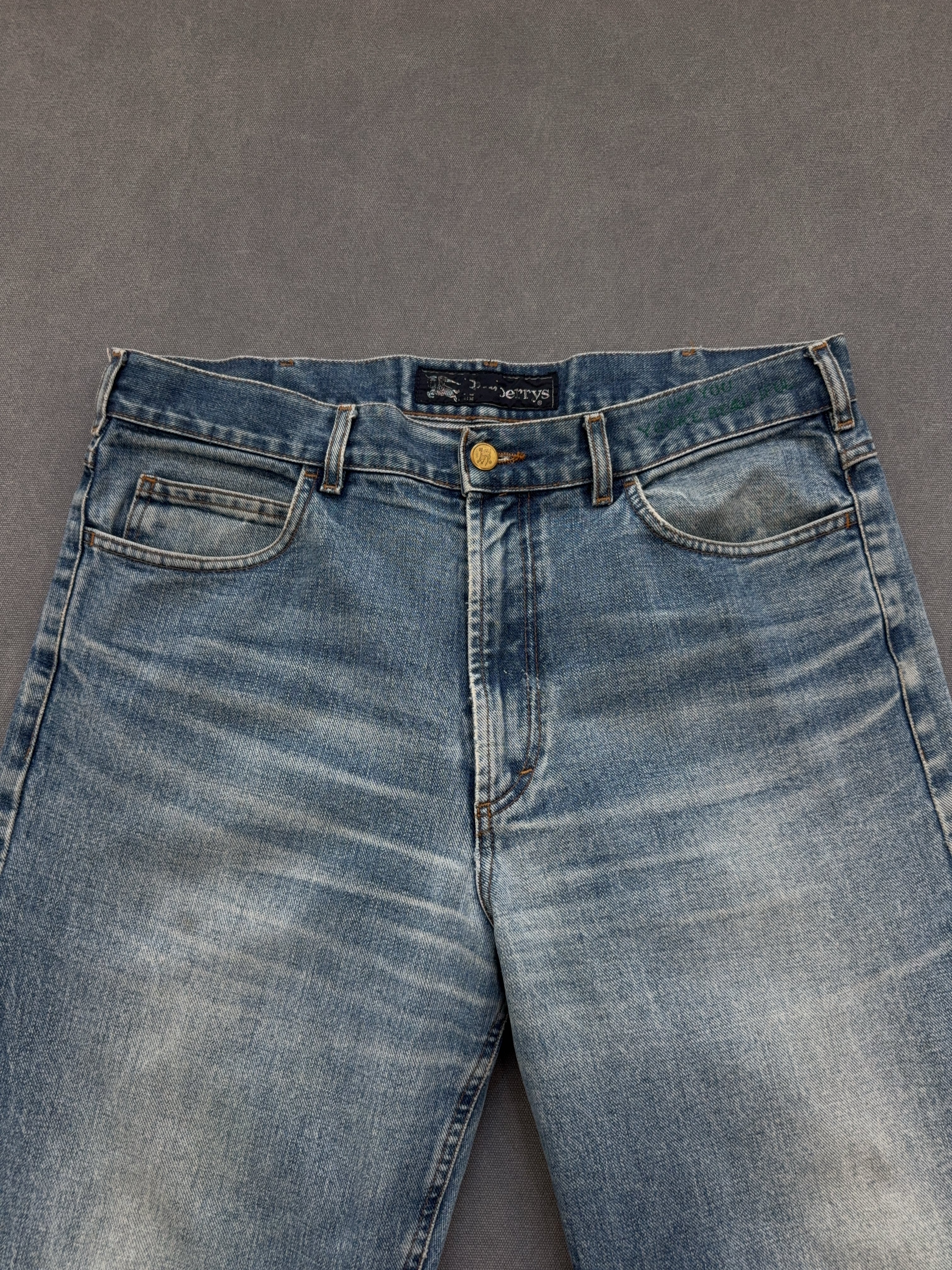Vintage Burberrys Flared Jeans für Herren. Y2K Second Hand 2000s Fashion 